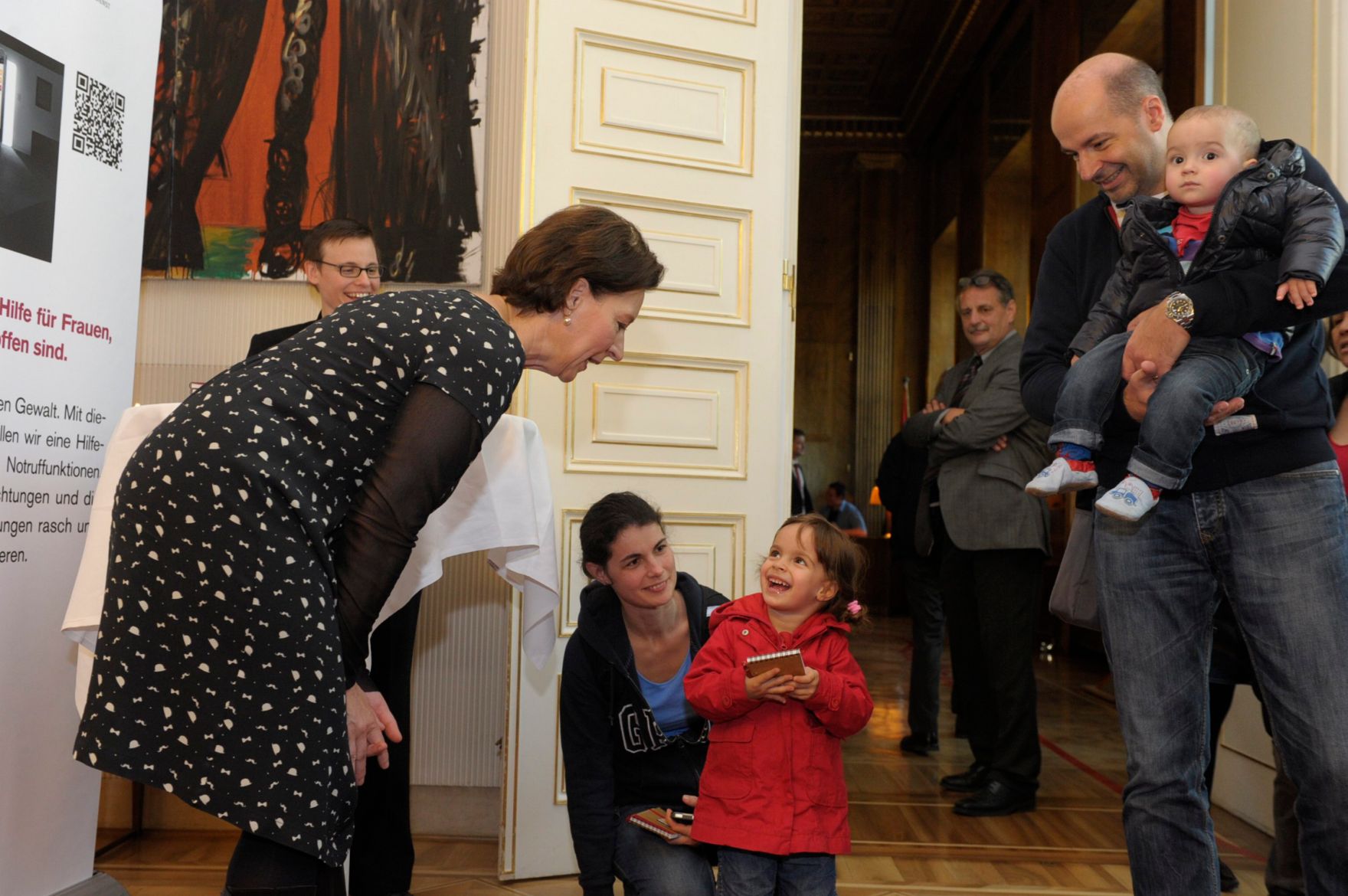 Am 26. Oktober 2013 empfing Frauenministerin Gabriele Heinisch-Hosek im Rahmen des Nationalfeiertages Besucherinnen und Besucher im Bundeskanzleramt.