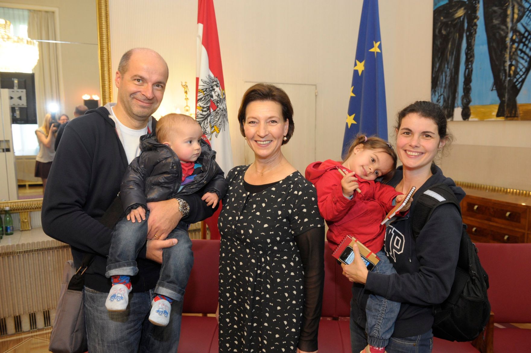 Am 26. Oktober 2013 empfing Frauenministerin Gabriele Heinisch-Hosek im Rahmen des Nationalfeiertages Besucherinnen und Besucher im Bundeskanzleramt.