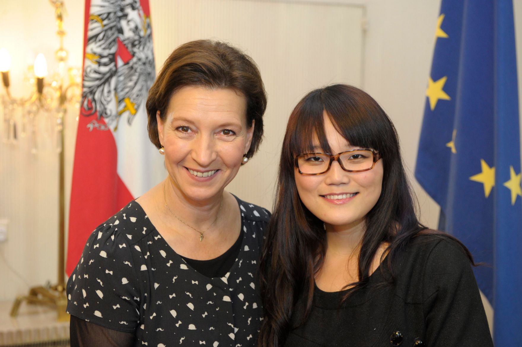 Am 26. Oktober 2013 empfing Frauenministerin Gabriele Heinisch-Hosek im Rahmen des Nationalfeiertages Besucherinnen und Besucher im Bundeskanzleramt.