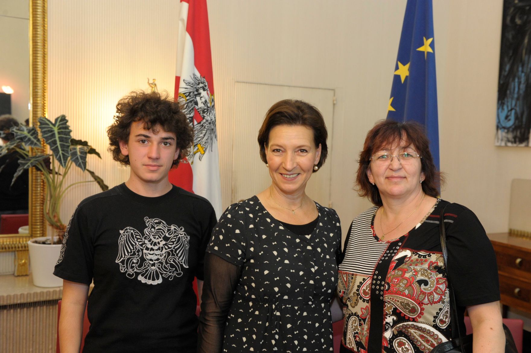Am 26. Oktober 2013 empfing Frauenministerin Gabriele Heinisch-Hosek im Rahmen des Nationalfeiertages Besucherinnen und Besucher im Bundeskanzleramt.