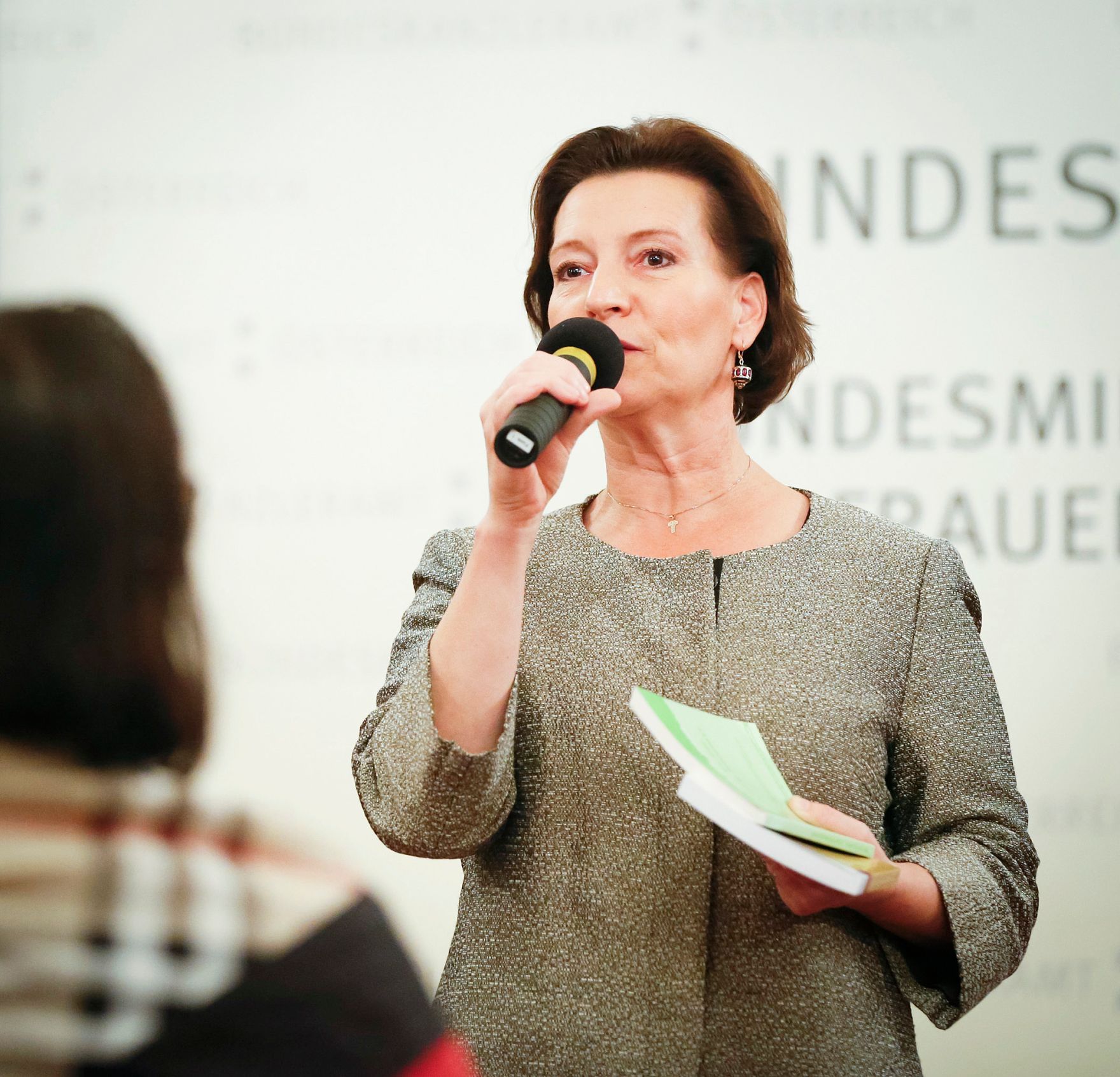 Am 30. November 2013 besuchte Frauenministerin Gabriele Heinisch-Hosek (im Bild) die Veranstaltung Pr&auml;sentation der Rechtsratgeberin &quot;Was tun wenn es zur Scheidung/Trennung kommt&lsquo;&quot; mit der Autorin Helene Klaar im Frauenministerium.