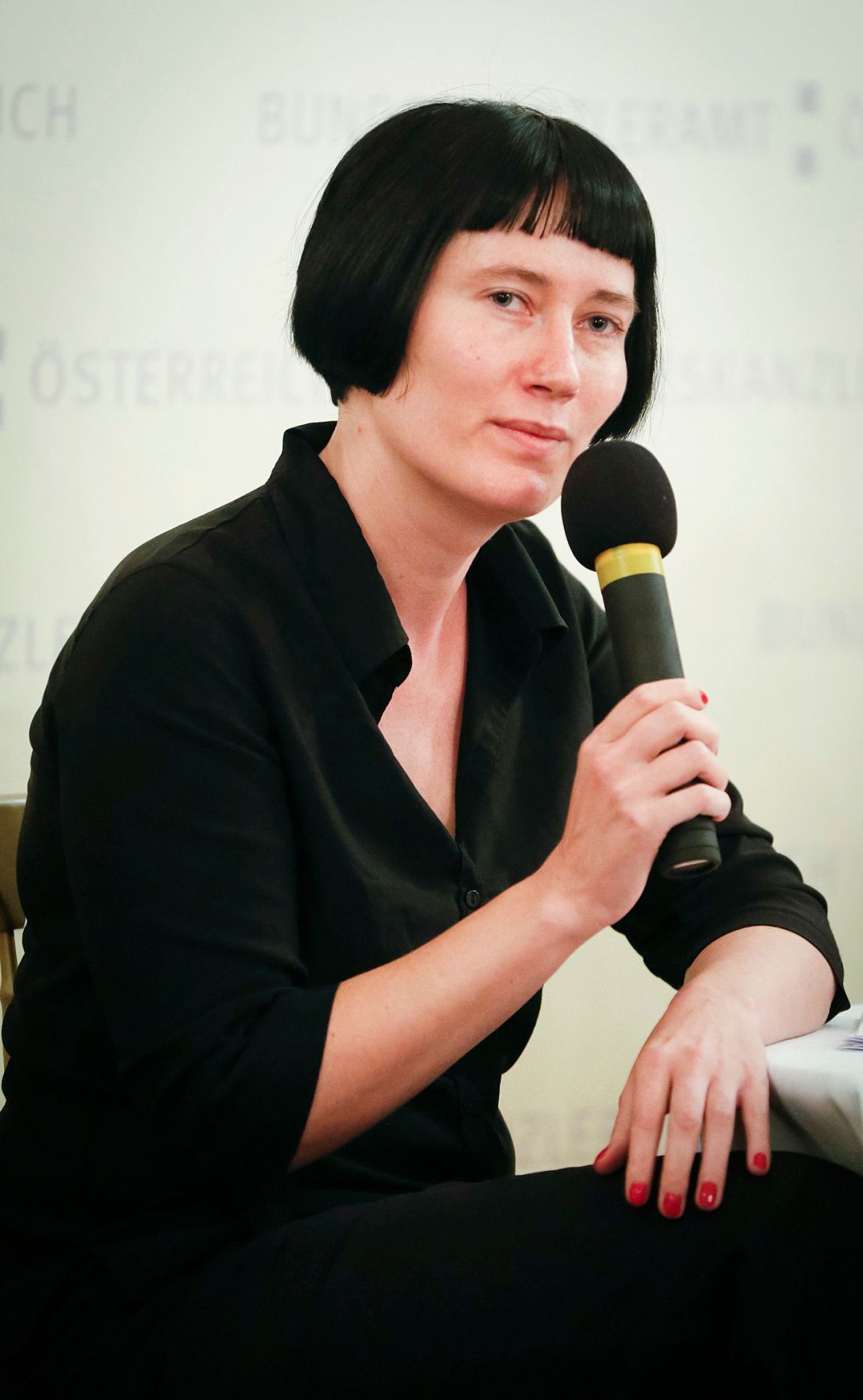 Am 30. November 2013 besuchte Frauenministerin Gabriele Heinisch-Hosek die Veranstaltung Pr&auml;sentation der Rechtsratgeberin &quot;Was tun wenn es zur Scheidung/Trennung kommt&lsquo;&quot; mit der Autorin Helene Klaar im Frauenministerium.