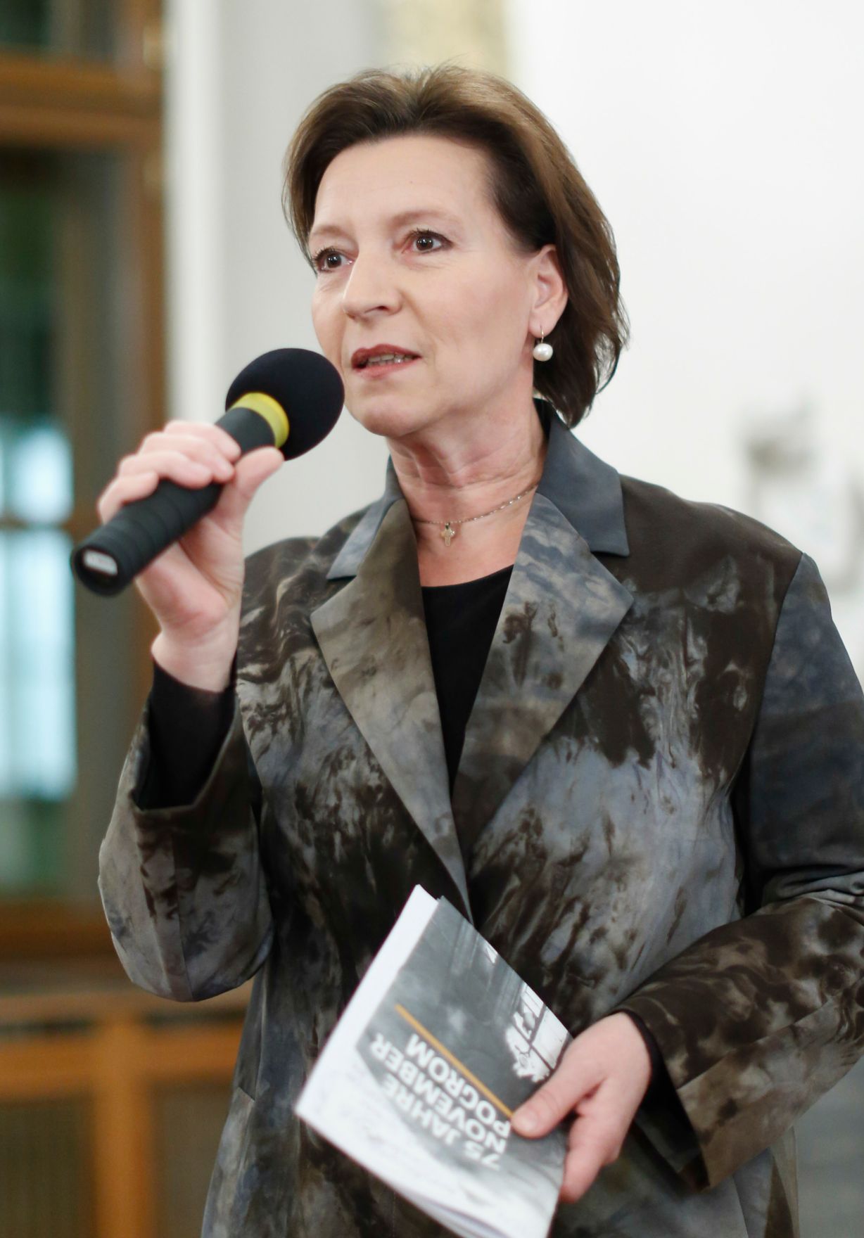 Am 21. November 2013 lud Frauenministerin Gabriele Heinisch-Hosek (im Bild) zu einer Lesung von Elisabeth Orth anl&auml;sslich 75 Jahre Novemberpogrom.