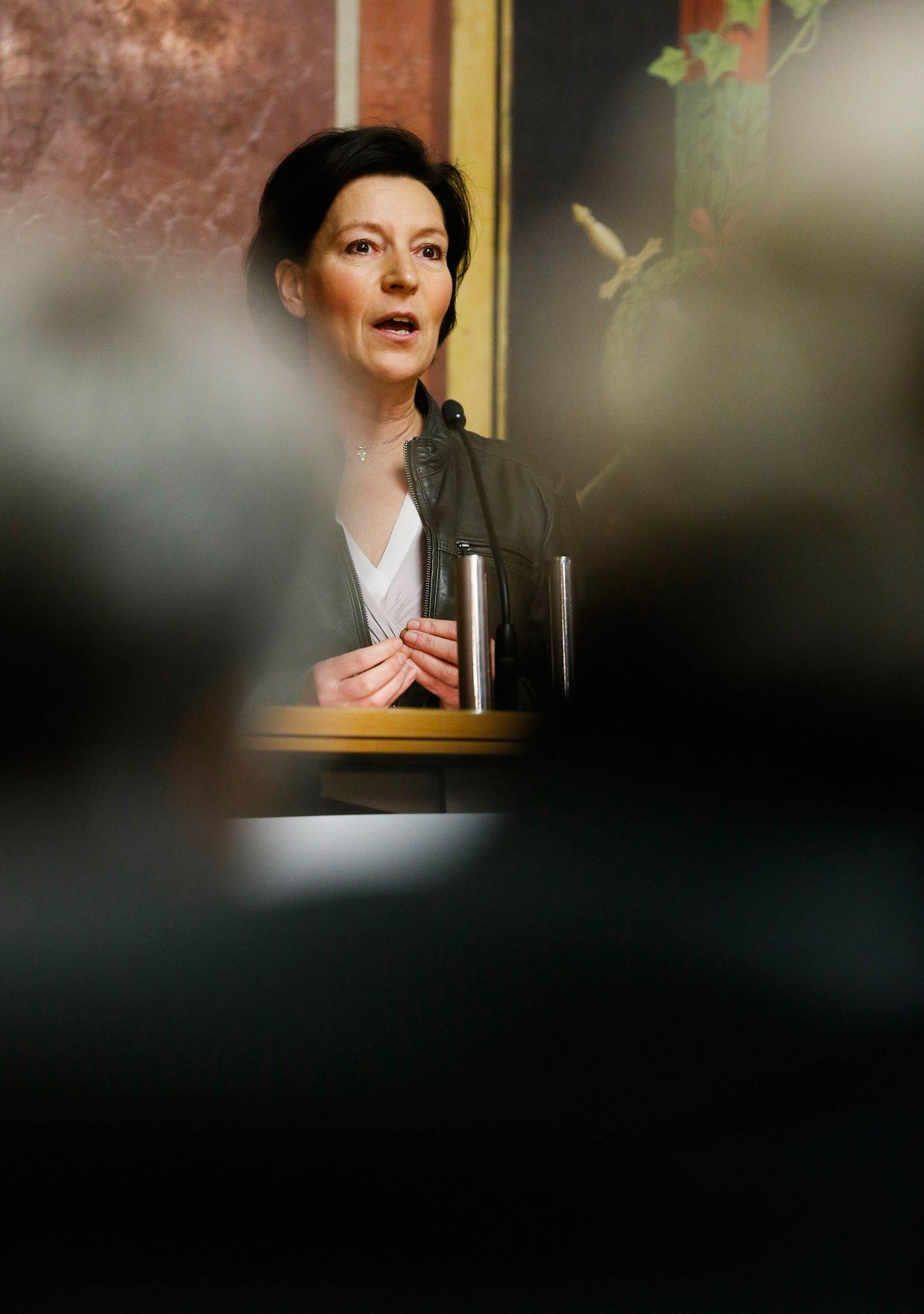 Am 2. Dezember 2013 sprach Frauenministerin Gabriele Heinisch-Hosek Gru&szlig;worte bei der Parlaments-Veranstaltung SILENT WITNESSES &ndash; STUMME ZEUGINNEN im Rahmen der internationalen Kampagne "16 Tage gegen Gewalt an Frauen".