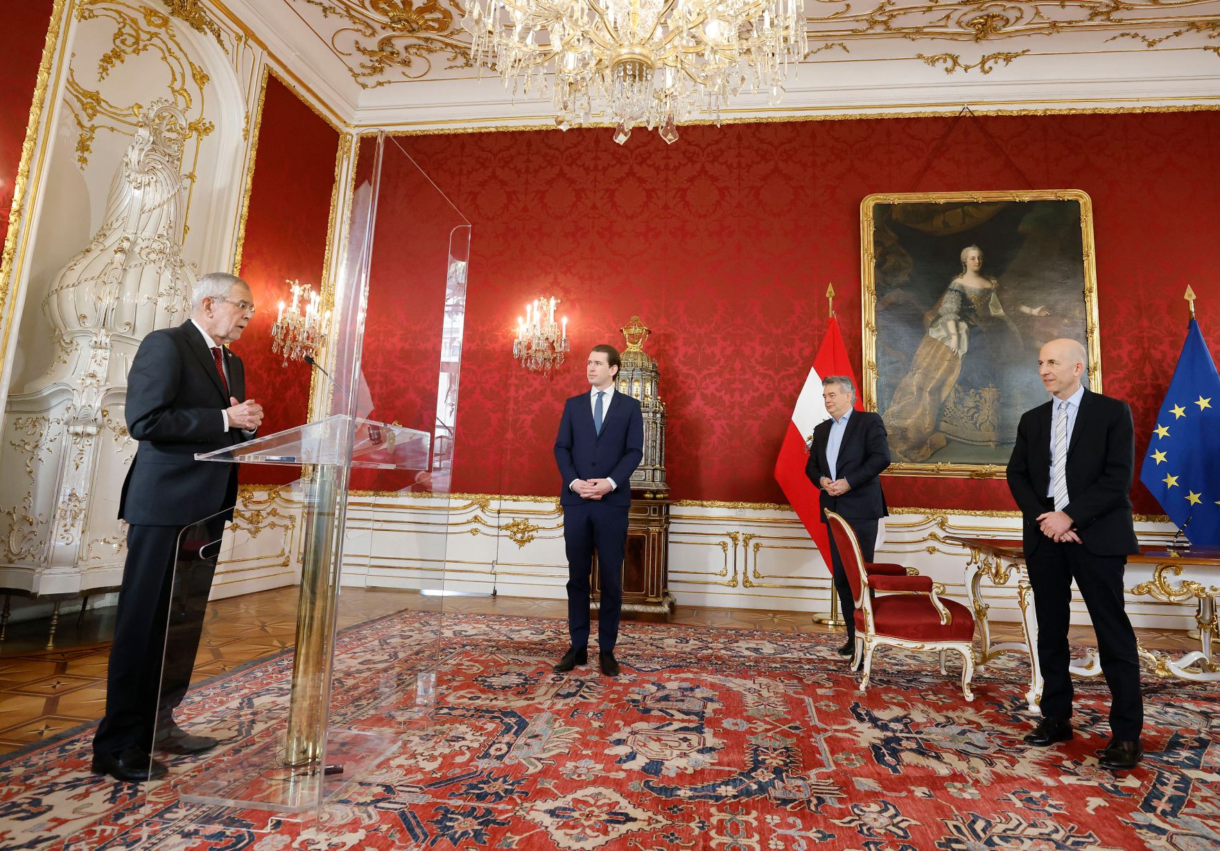 Am 11. J&auml;nner 2021 fand die Angeloben von Bundesminister Martin Kocher (r.) durch Bundespr&auml;sidenten Alexander Van der Bellen (l.) statt. Im Bild mit Bundeskanzler Sebastian Kurz (m.l.) und Vizekanzler Werner Kogler (m.r.).