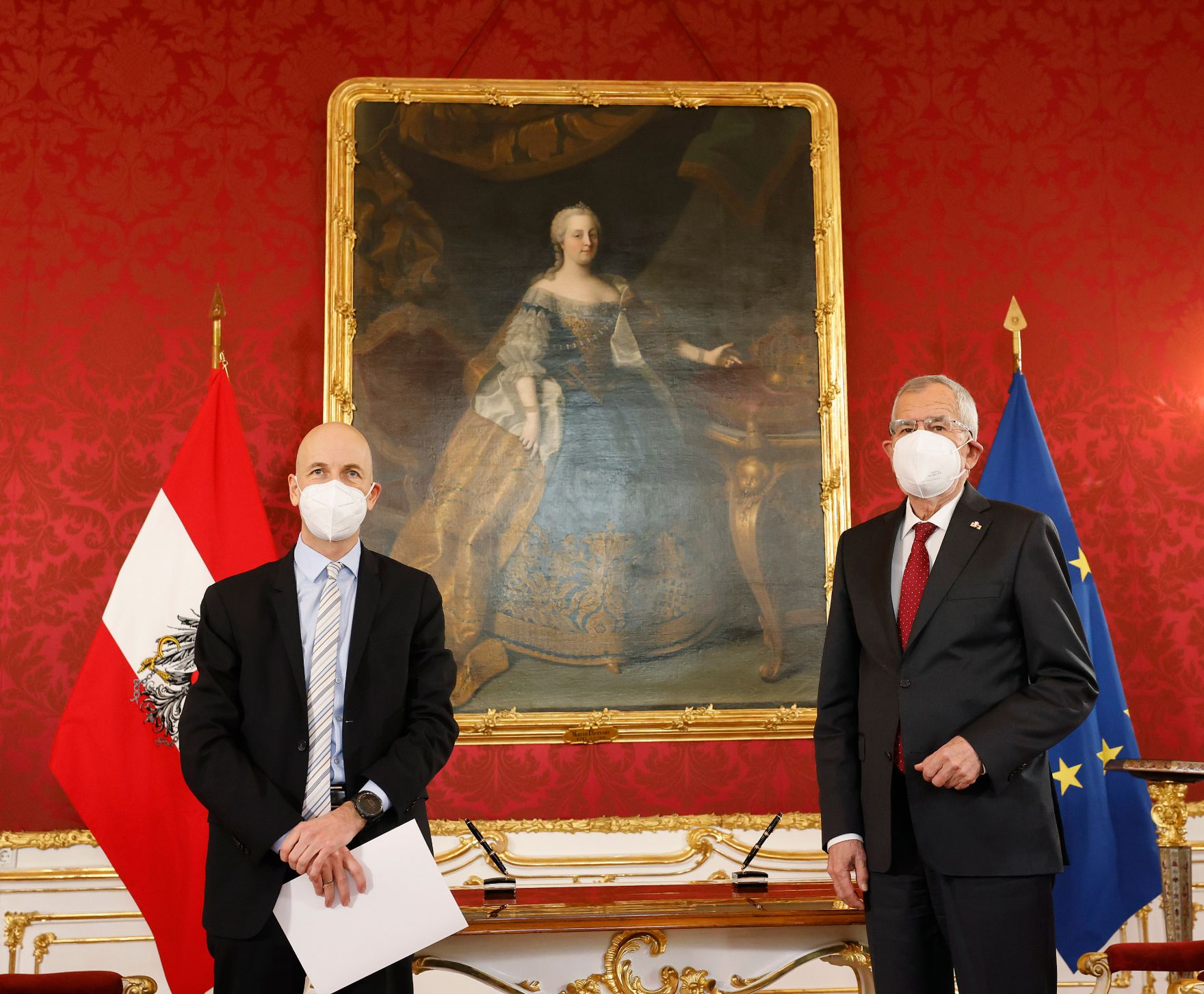 Am 11. J&auml;nner 2021 fand die Angeloben von Bundesminister Martin Kocher (l.) durch Bundespr&auml;sidenten Alexander Van der Bellen (r.) statt.