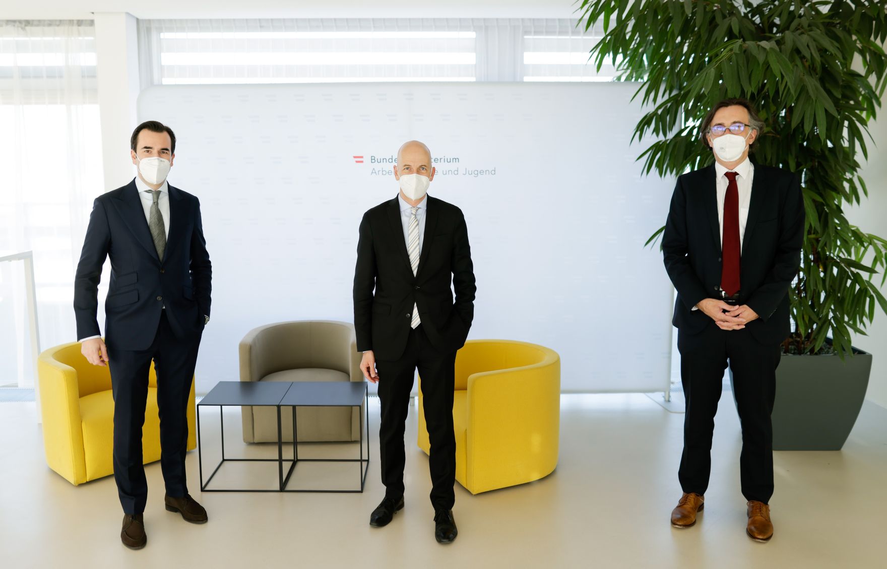 Am 25. J&auml;nner 2021 lud Bundesminister Martin Kocher (m.) zu einem Arbeitsgespr&auml;ch zum Thema &bdquo;Zukunft Home Office&ldquo;.