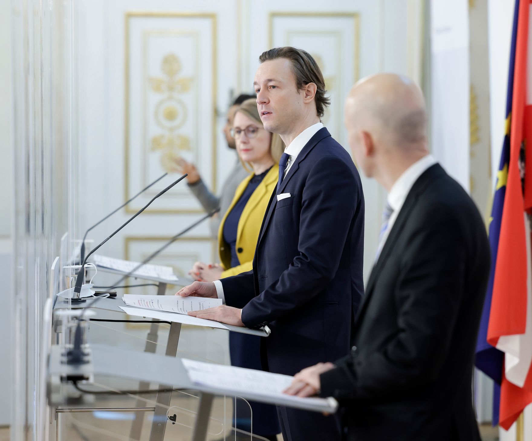 Am 26. J&auml;nner 2021 fand eine Pressekonferenz zur aktuellen Lage am Arbeitsmarkt statt. Im Bild (v.l.n.r.) Bundesministerin Margarete Schramb&ouml;ck, Bundesminister Gernot Bl&uuml;mel und Bundesminister Martin Kocher.