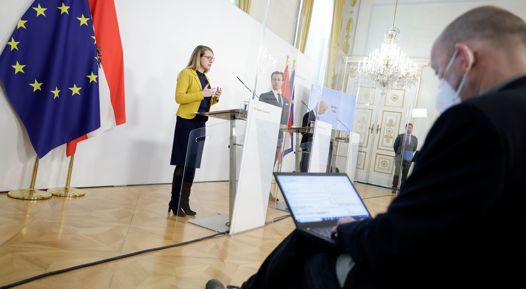 Am 26. J&auml;nner 2021 fand eine Pressekonferenz zur aktuellen Lage am Arbeitsmarkt statt. Im Bild (v.l.n.r.) Bundesministerin Margarete Schramb&ouml;ck, Bundesminister Gernot Bl&uuml;mel und Bundesminister Martin Kocher.