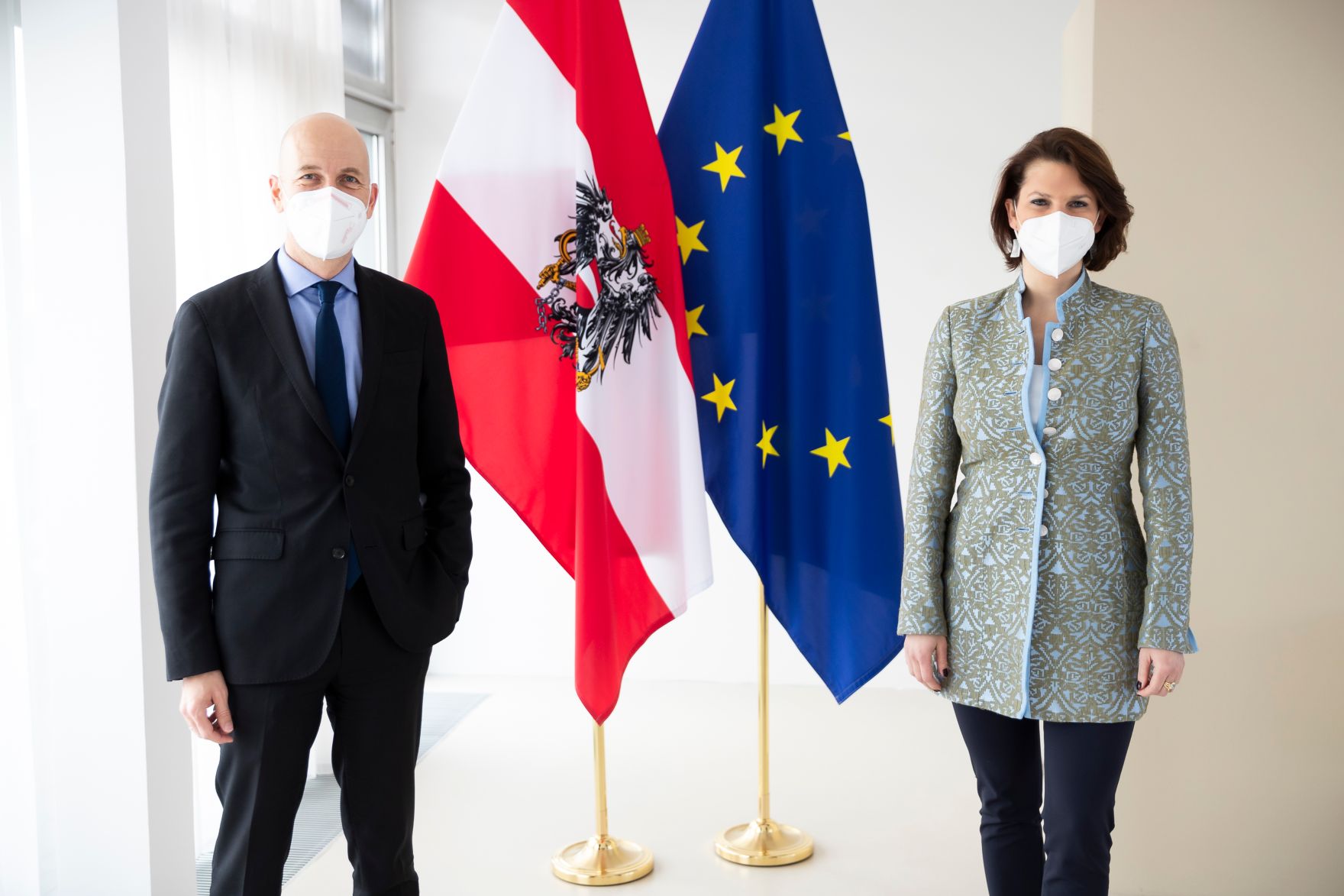 Am 28. J&auml;nner 2021 empfing Bundesminister Martin Kocher (l.) Bundesministerin Karoline Edtstadler (r.) zu einem Arbeitsgespr&auml;ch.