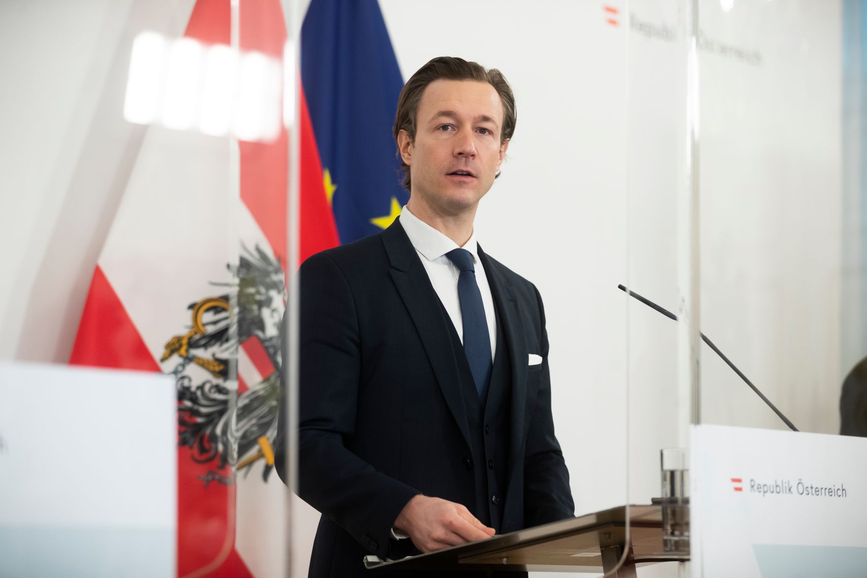 Am 2. Februar 2021 fand eine Pressekonferenz zur aktuellen Lage am Arbeitsmarkt statt. Im Bild Bundesminister Gernot Bl&uuml;mel.