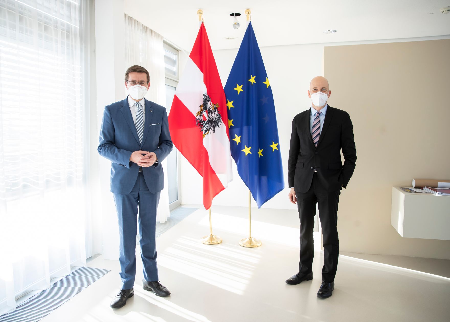 Am 5. Februar 2021 empfing Bundesminister Martin Kocher (r.) Landesrat Markus Achleitner (l.) zu einem Arbeitsgespr&auml;ch.