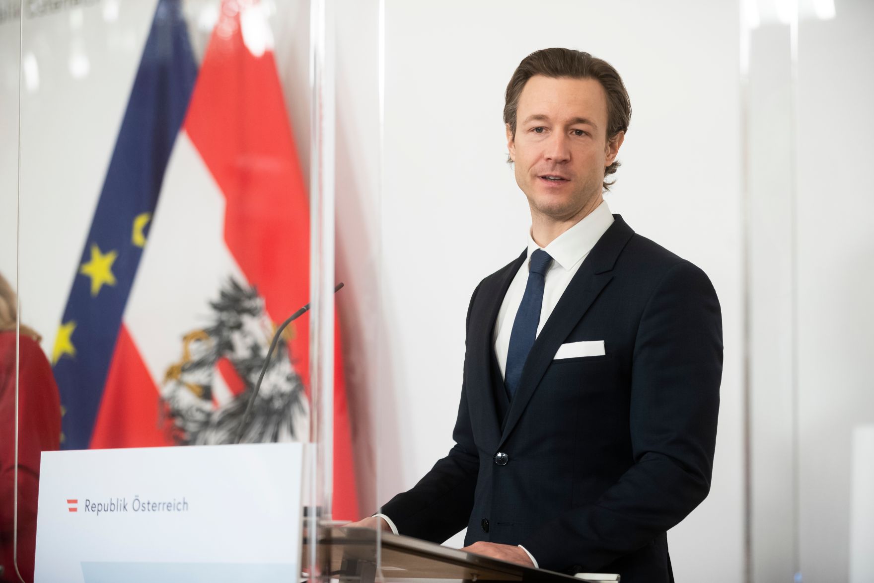 Am 9. Februar 2021 fand eine Pressekonferenz zur aktuellen Lage am Arbeitsmarkt statt. Im Bild Bundesminister Gernot Bl&uuml;mel.