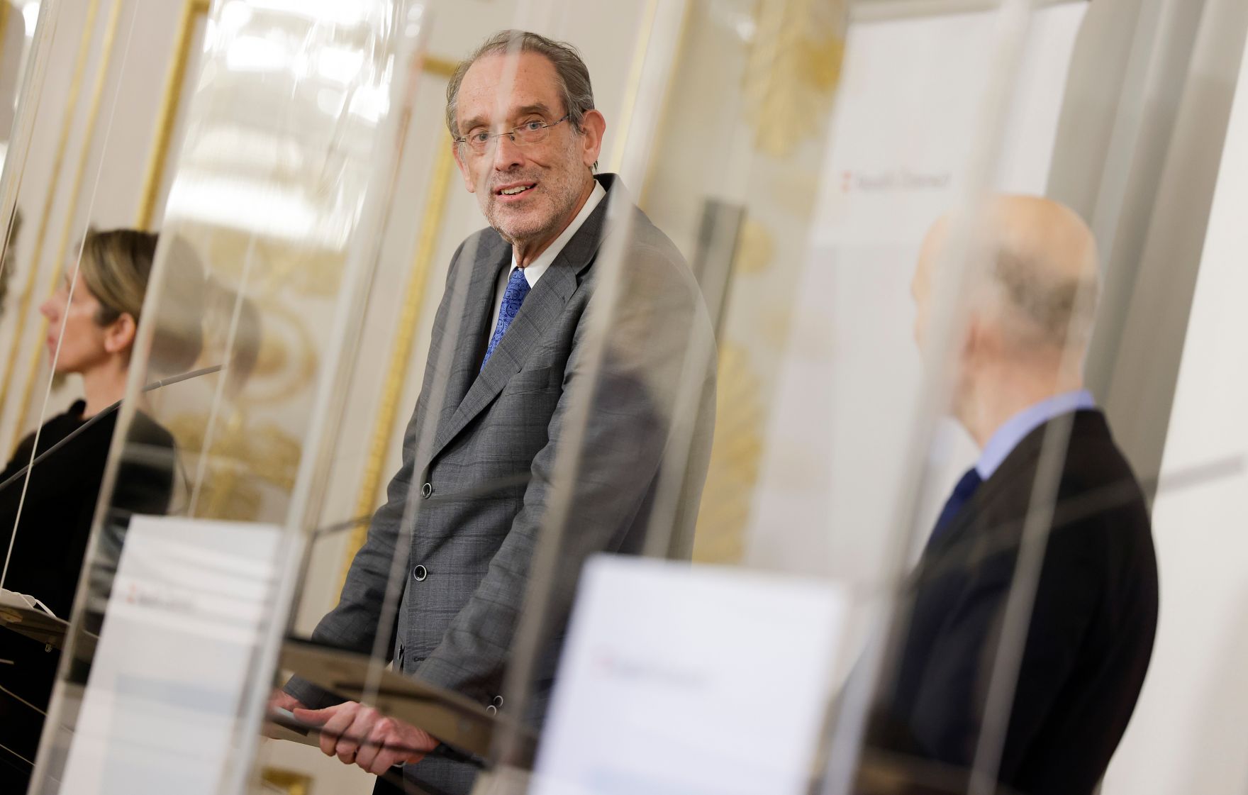 Am 10. Februar 2021 fand ein Pressestatement vor dem Roundtable der Taskforce Jugenbesch&auml;ftigung statt. Im Bild Bundesminister Heinz Fa&szlig;mann (l.) und Bundesminister Martin Kocher (r.).