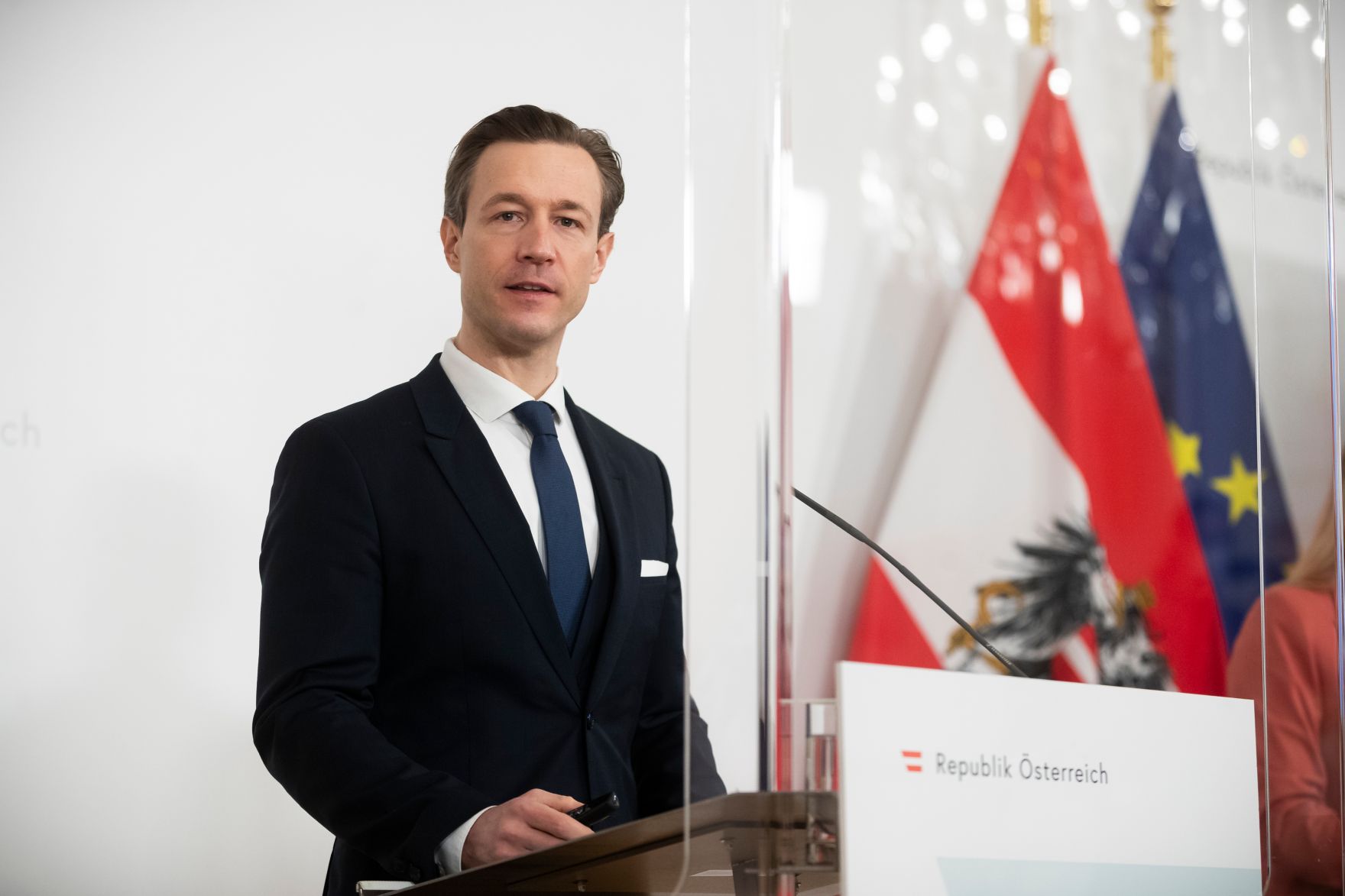 Am 16. Februar 2021 fand eine Pressekonferenz zur aktuellen Lage am Arbeitsmarkt statt. Im Bild Bundesminister Gernot Bl&uuml;mel.