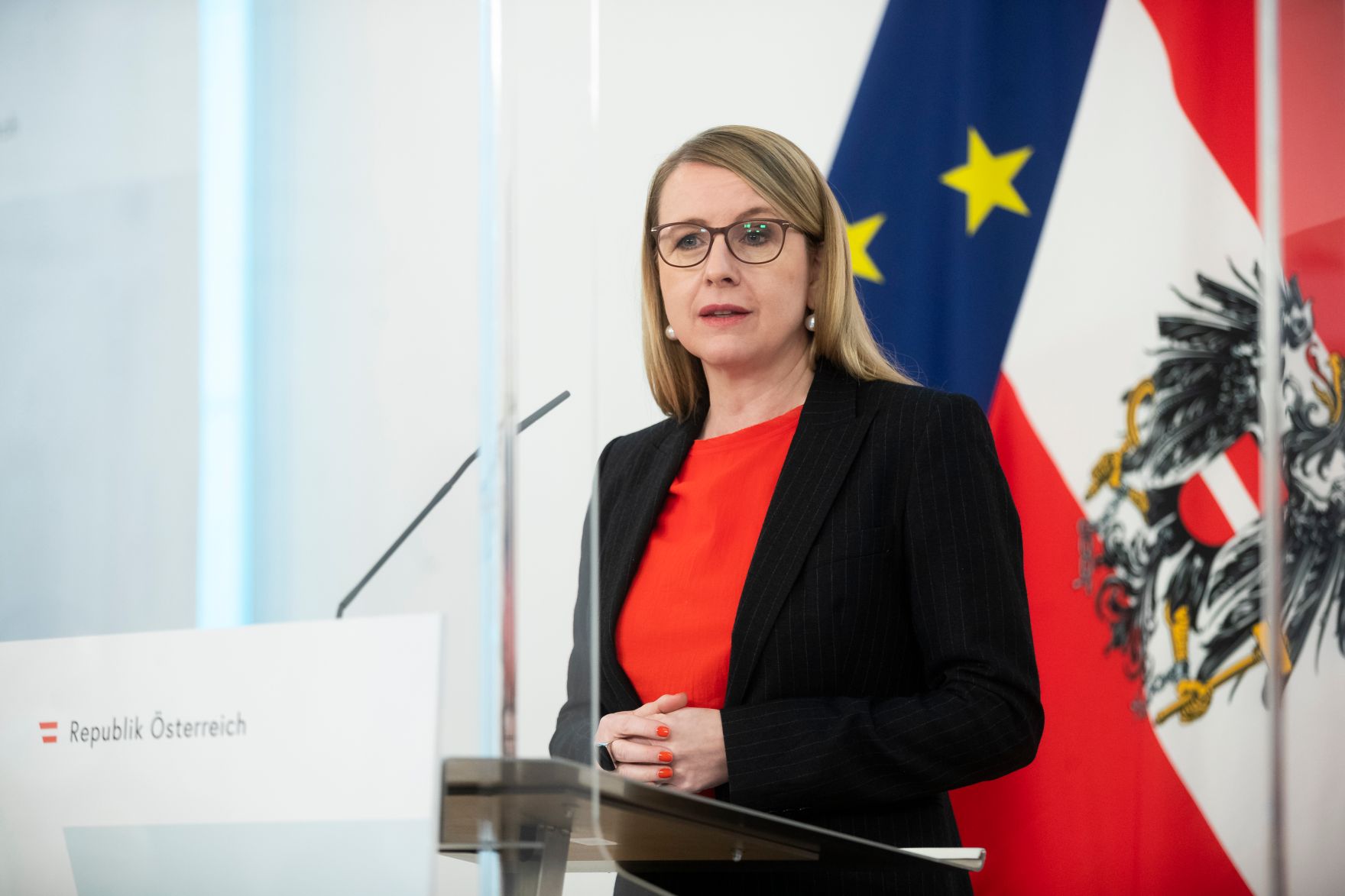 Am 23. Februar 2021 fand eine Pressekonferenz zur aktuellen Lage am Arbeitsmarkt statt. Im Bild Bundesministerin Margarete Schramb&ouml;ck.