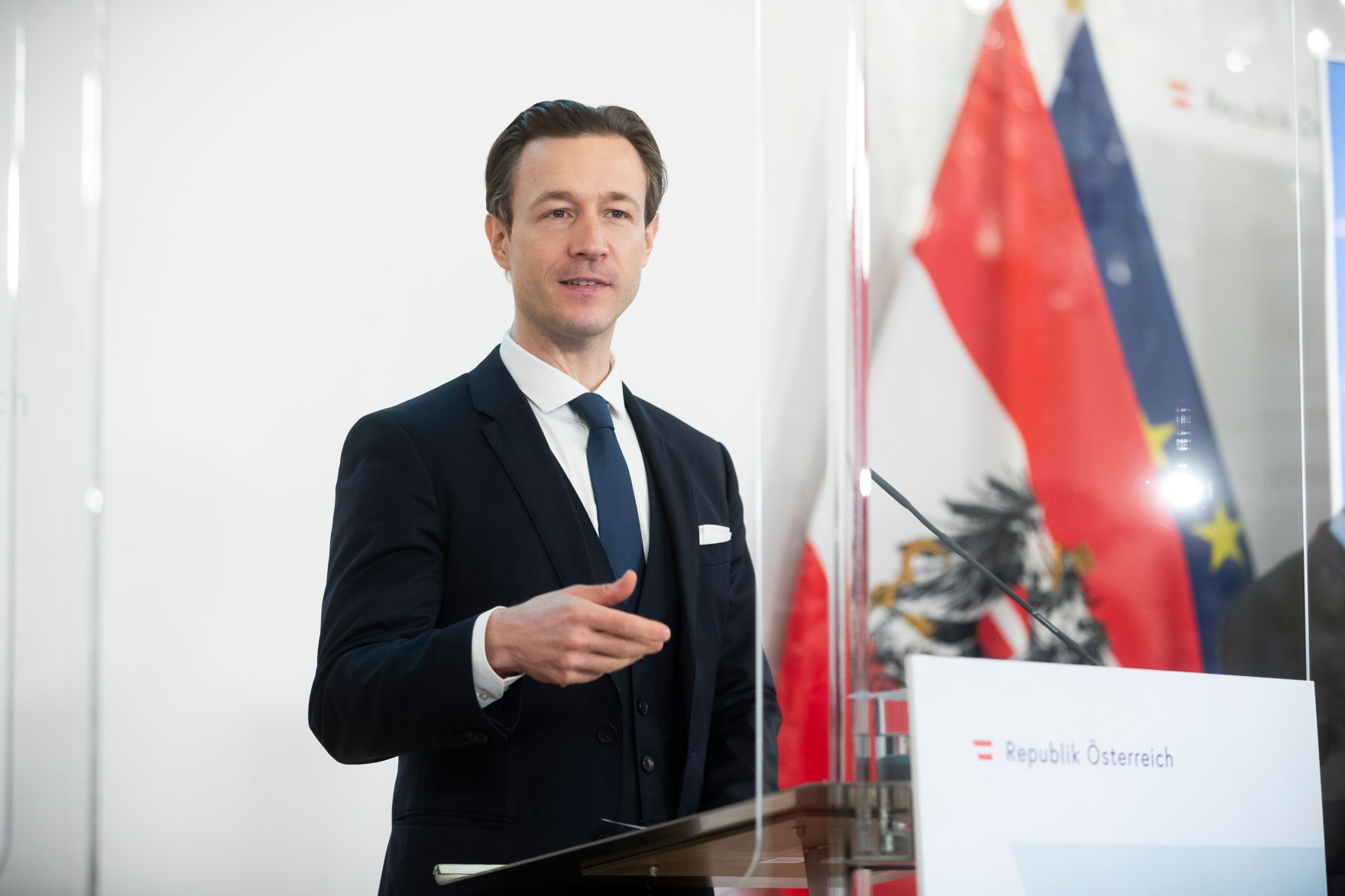 Am 2. M&auml;rz 2021 fand eine Pressekonferenz zur aktuellen Lage am Arbeitsmarkt statt. Im Bild Bundesminister Gernot Bl&uuml;mel.