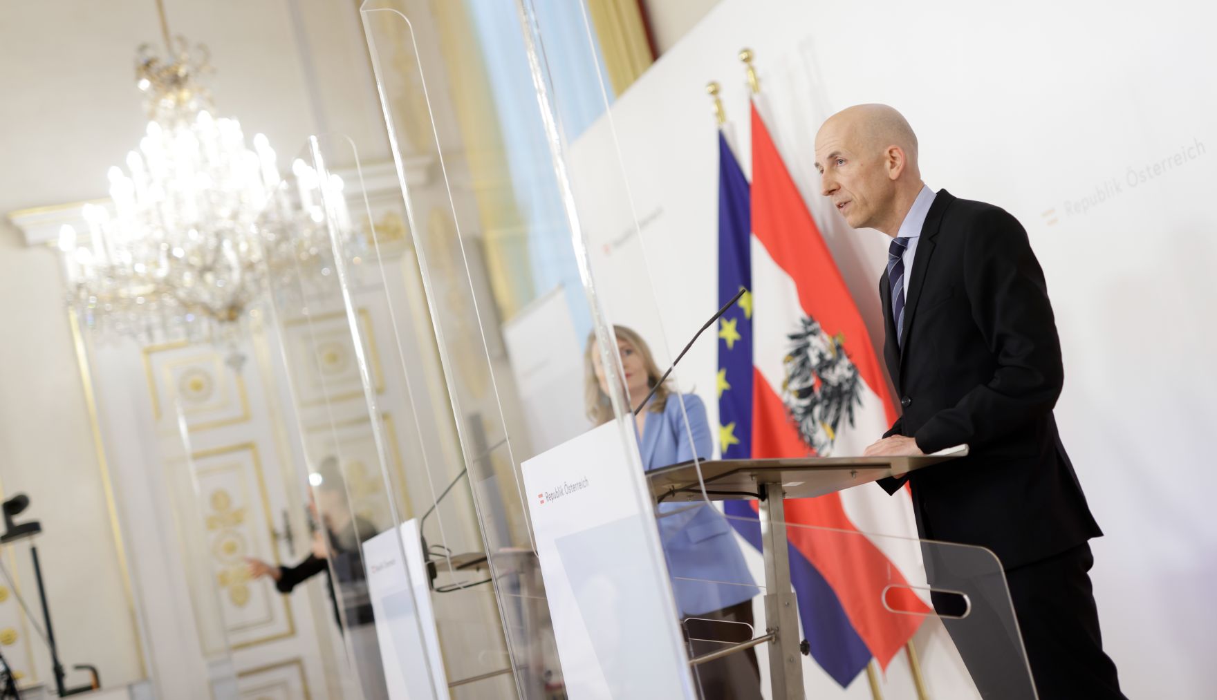 Am 3. M&auml;rz 2021 fand eine Pressekonferenz zum Thema &bdquo;Frauen und Arbeitsmarkt" statt. Im Bild Bundesministerin Susanne Raab (l.) und Bundesminister Martin Kocher (r.).