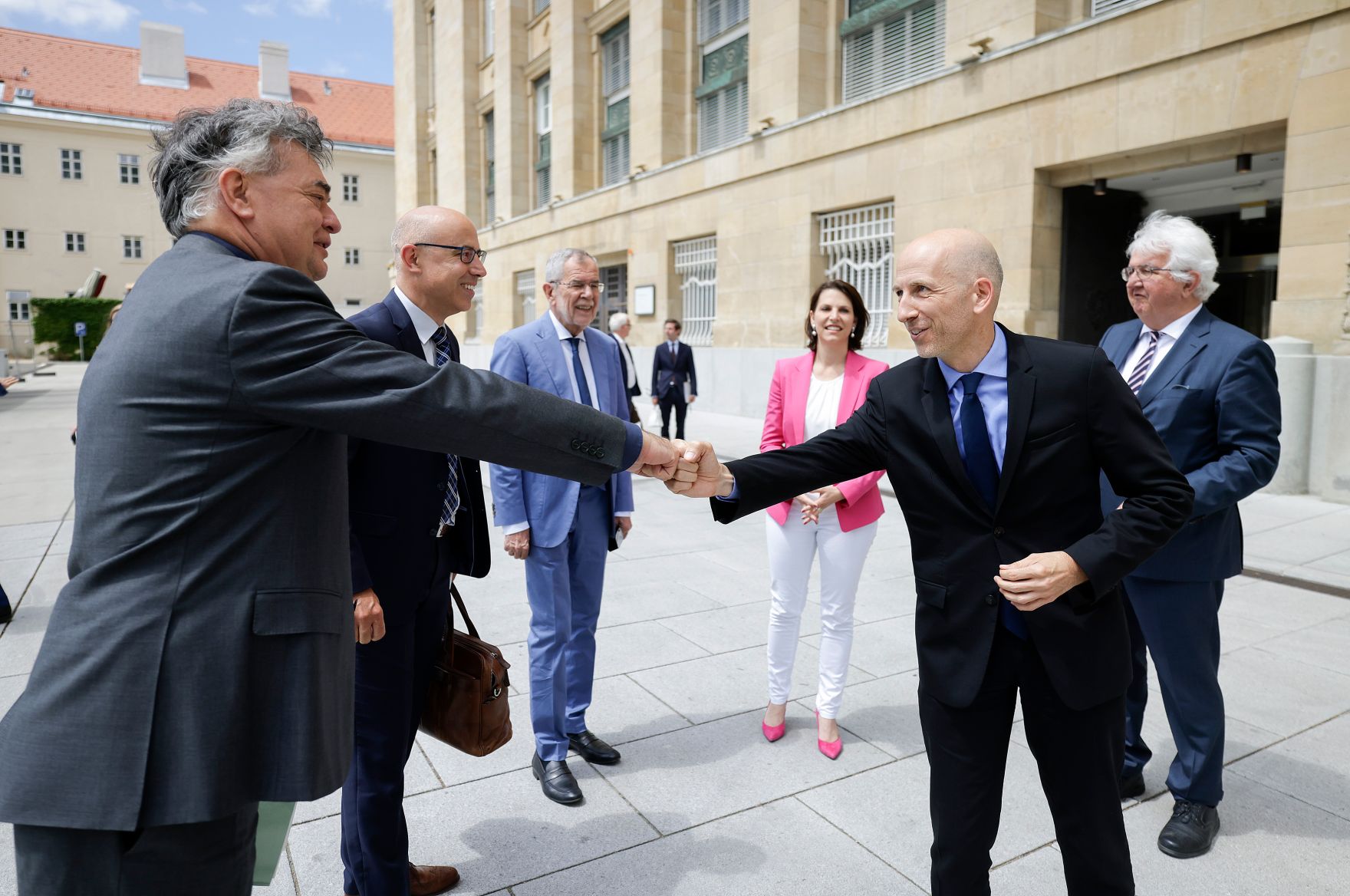 Am 25. Juni 2021 nahm Bundesminister Martin Kocher (r.) an den Europagespr&auml;che in der OeNB teil. Im Bild mit dem Vizekanzler Werner Kogler (l.).