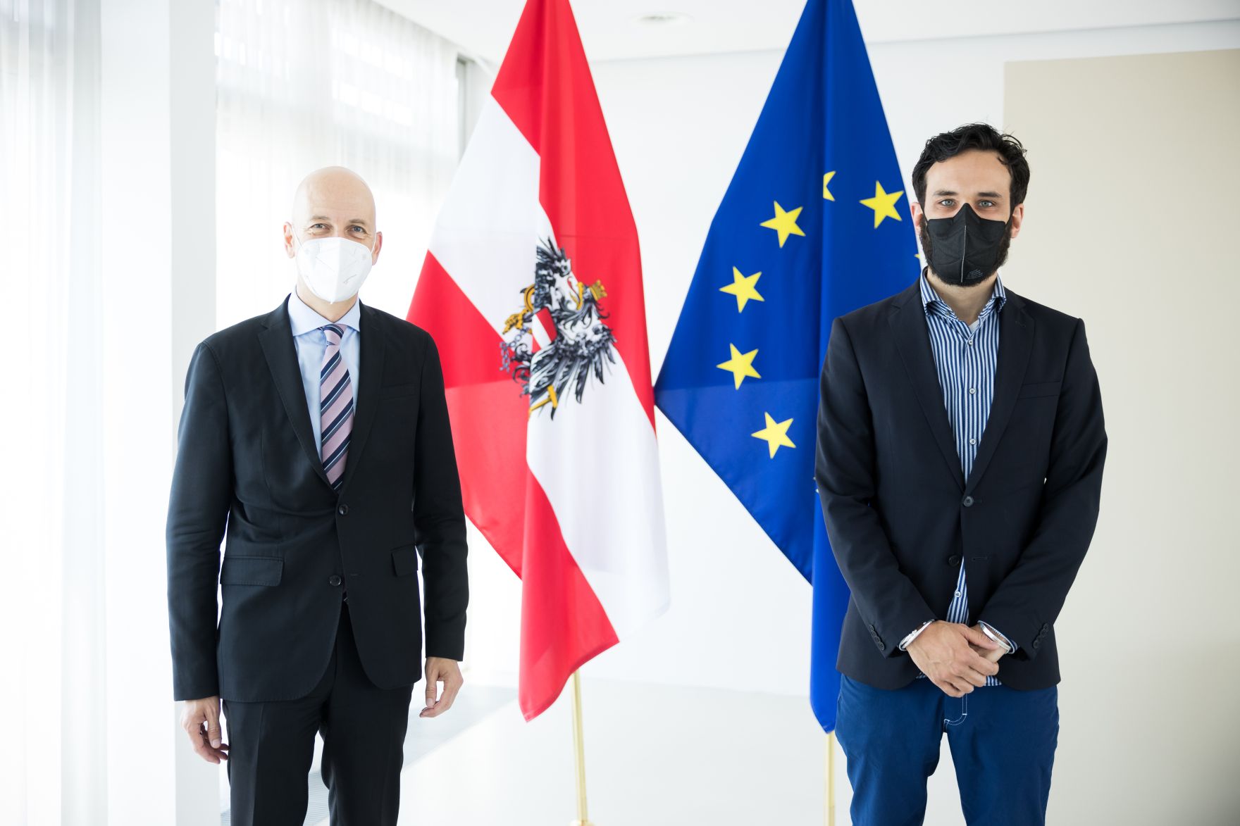 Am 9. Juni 2021 empfing Bundesminister Martin Kocher (l.) den Gesch&auml;ftsf&uuml;hrer des &ouml;sterreichischen Betriebssportverbandes &Ouml;BSV Florian Ram (r.) zu einem Gespr&auml;ch.