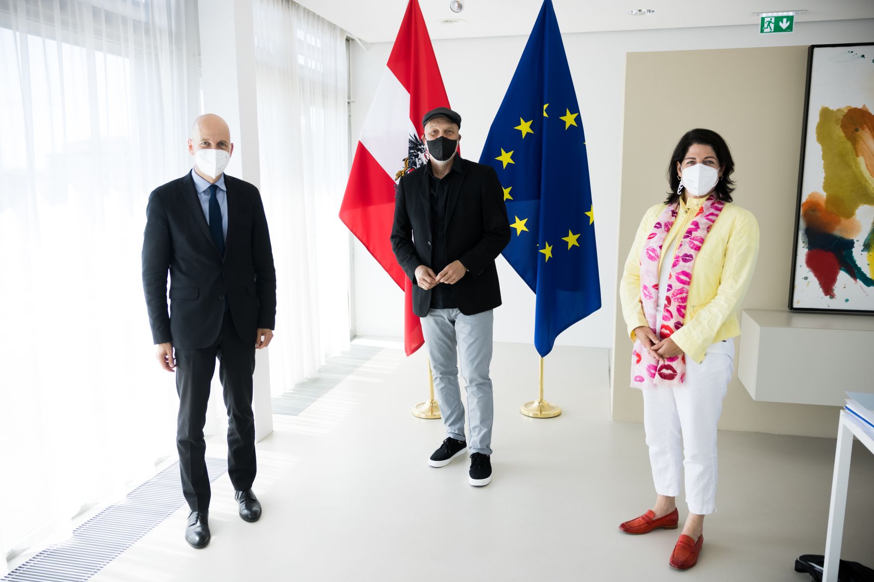 Am 16. Juni 2021 empfing Bundesminister Martin Kocher (l.) das Team der Volkshilfe &Ouml;sterreich zu einem Gespr&auml;ch. Im Bild mit der Gesch&auml;ftsf&uuml;hrerin der Volkshilfe Wien Tanja Wehsely (r.) und dem Bundesgesch&auml;ftsf&uuml;hrer der Volkshilfe &Ouml;sterreich Erich Fenninger (m.).