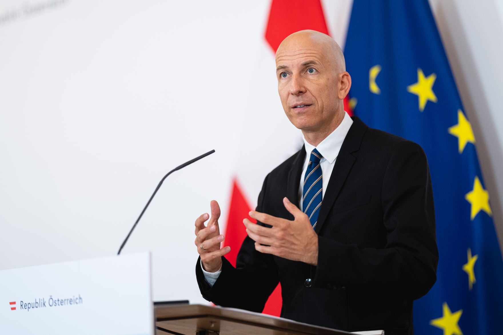 Am 22. Juni 2021 fand eine Pressekonferenz zur aktuellen Lage am Arbeitsmarkt statt. Im Bild Bundesminister Martin Kocher.