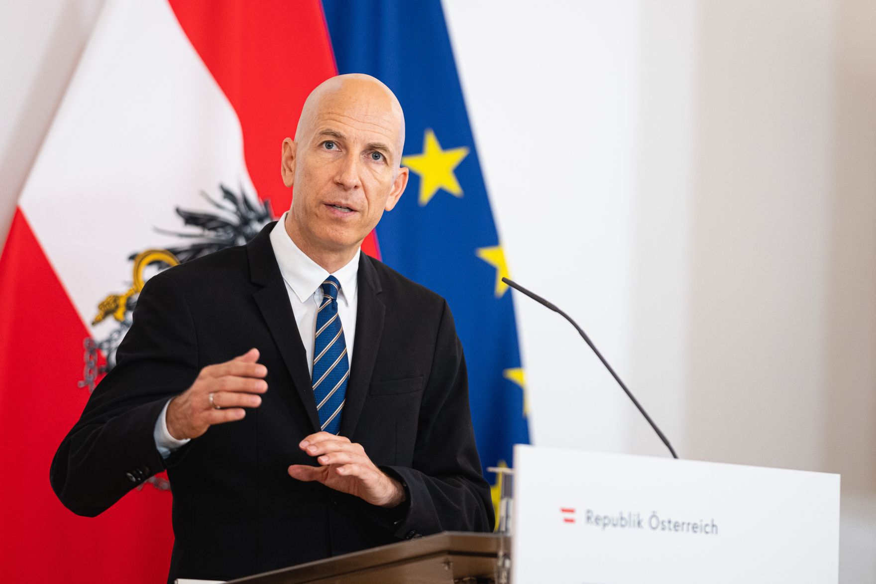 Am 22. Juni 2021 fand eine Pressekonferenz zur aktuellen Lage am Arbeitsmarkt statt. Im Bild Bundesminister Martin Kocher.