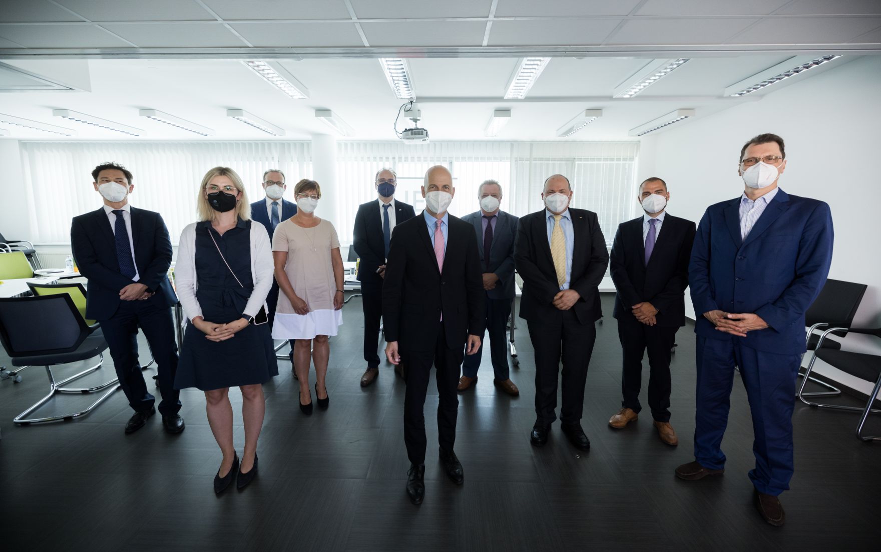 Am 29. Juni 2021 besuchte Bundesminister Martin Kocher (m.) die Insolvenz-Entgelt-Fonds Service GmbH.