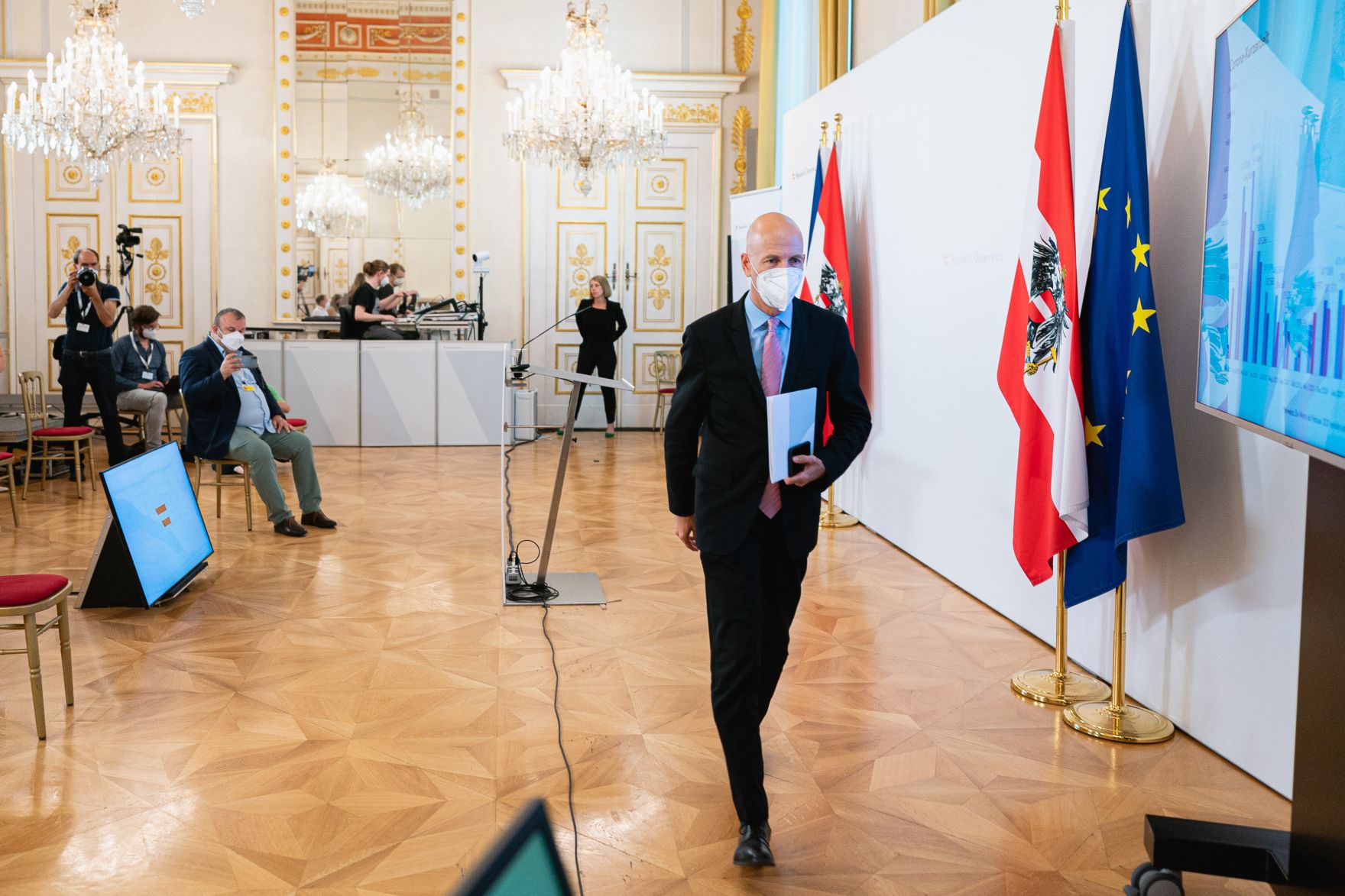 Am 29. Juni 2021 fand eine Pressekonferenz zur aktuellen Lage am Arbeitsmarkt statt. Im Bild Bundesminister Martin Kocher.
