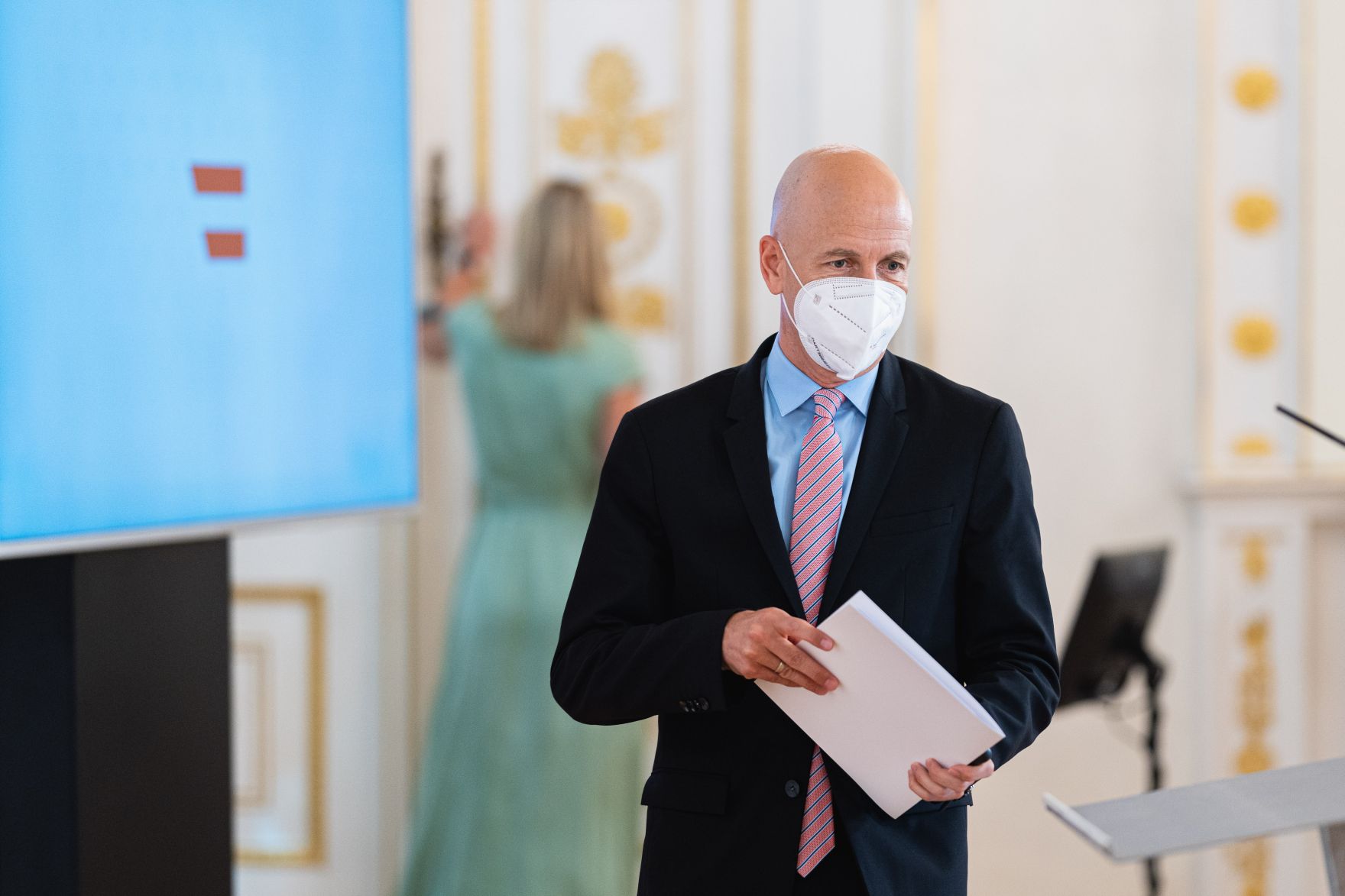 Am 29. Juni 2021 fand eine Pressekonferenz zur aktuellen Lage am Arbeitsmarkt statt. Im Bild Bundesminister Martin Kocher.