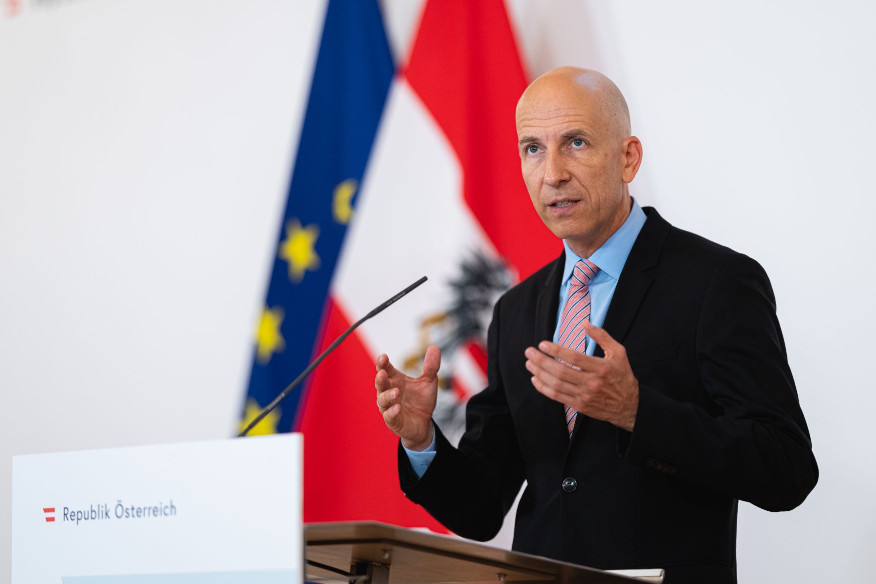 Am 29. Juni 2021 fand eine Pressekonferenz zur aktuellen Lage am Arbeitsmarkt statt. Im Bild Bundesminister Martin Kocher.