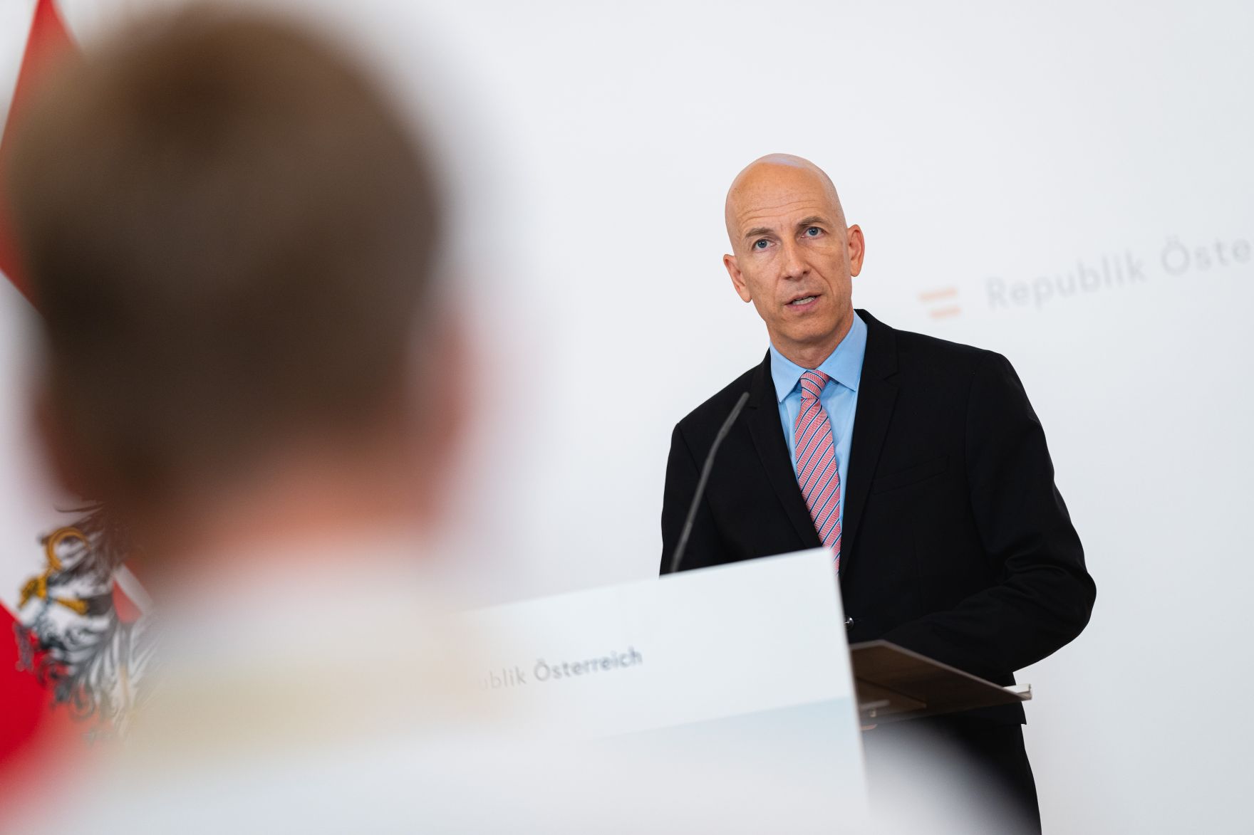 Am 29. Juni 2021 fand eine Pressekonferenz zur aktuellen Lage am Arbeitsmarkt statt. Im Bild Bundesminister Martin Kocher.