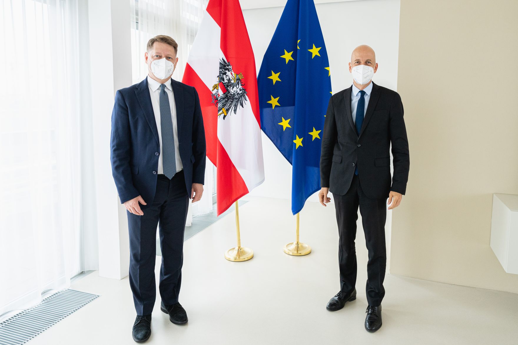 Am 2. Juli 2021 traf Bundesminister Martin Kocher (r.) den Gesch&auml;ftsf&uuml;hrer der Europ&auml;ischen Arbeitsbeh&ouml;rde (ELA), Cosmin Bioangiu (l.), zu einem Arbeitsgespr&auml;ch