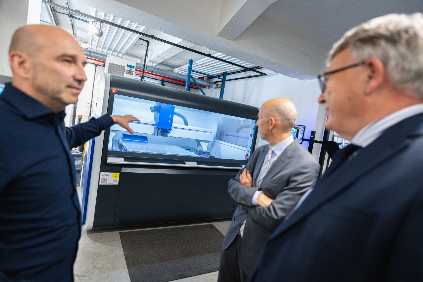 Am 16. Juli 2021 besuchte Bundesminister Martin Kocher (2.v.r.) im Rahmen seines Bundesl&auml;ndertags in Ober&ouml;sterreich die Tabakfabrik Grand Garage Coders Bay gemeinsam mit mit EU-Kommissar Nicolas Schmit (r.).