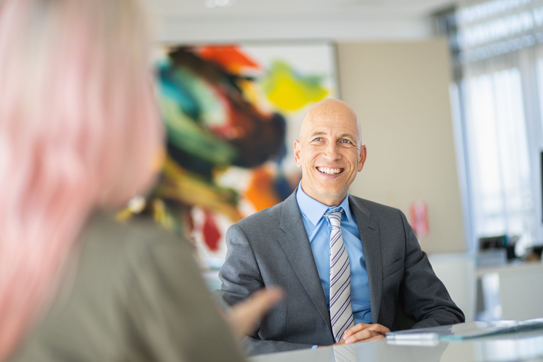 Am 29. Juli 2021 traf Bundesminister Martin Kocher (r.) Christine Steger (l.) zu einem Arbeitsgespr&auml;ch.