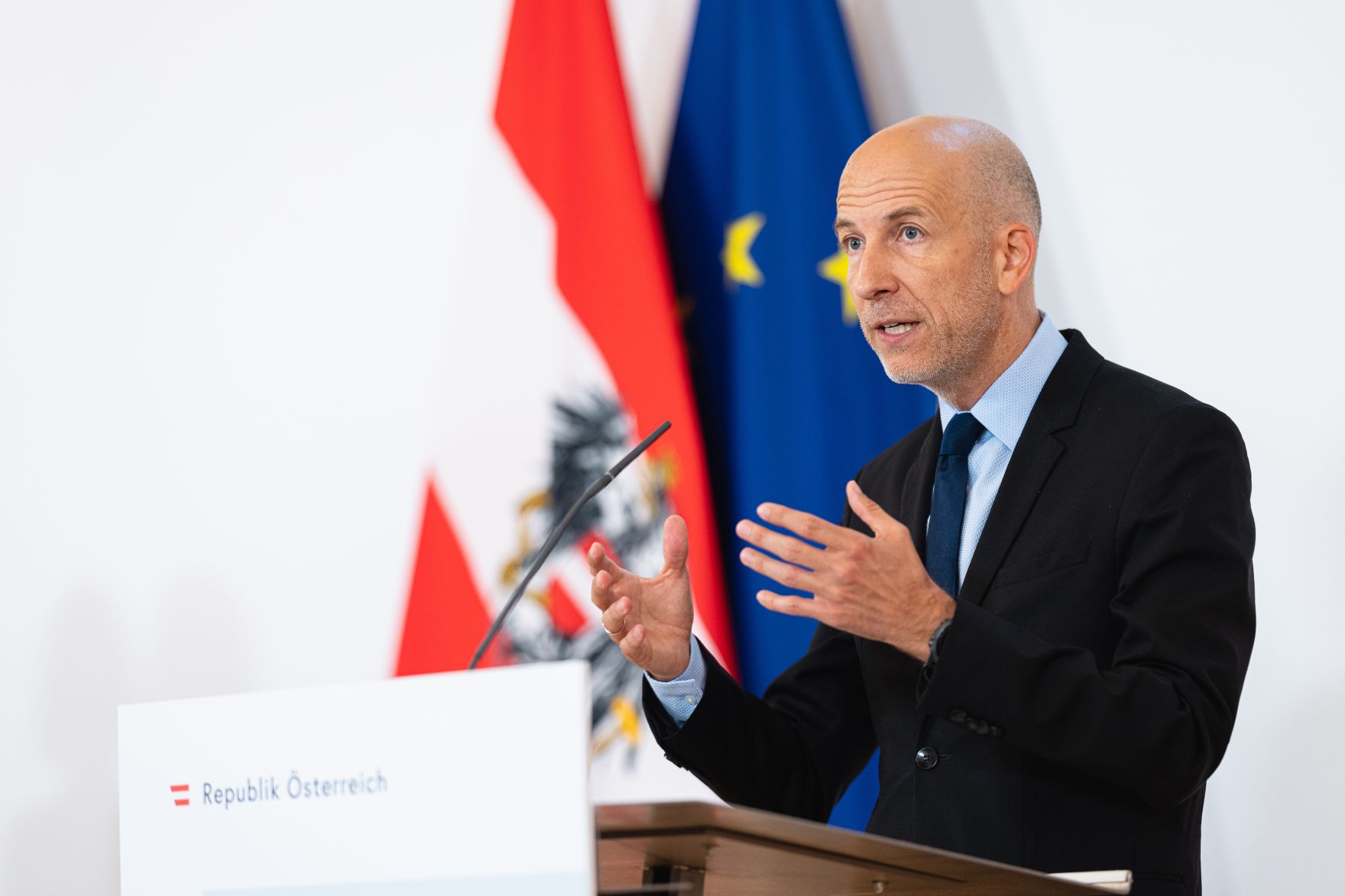 Am 2. August 2021 fand eine Pressekonferenz zur aktuellen Lage am Arbeitsmarkt statt. Im Bild Bundesminister Martin Kocher.