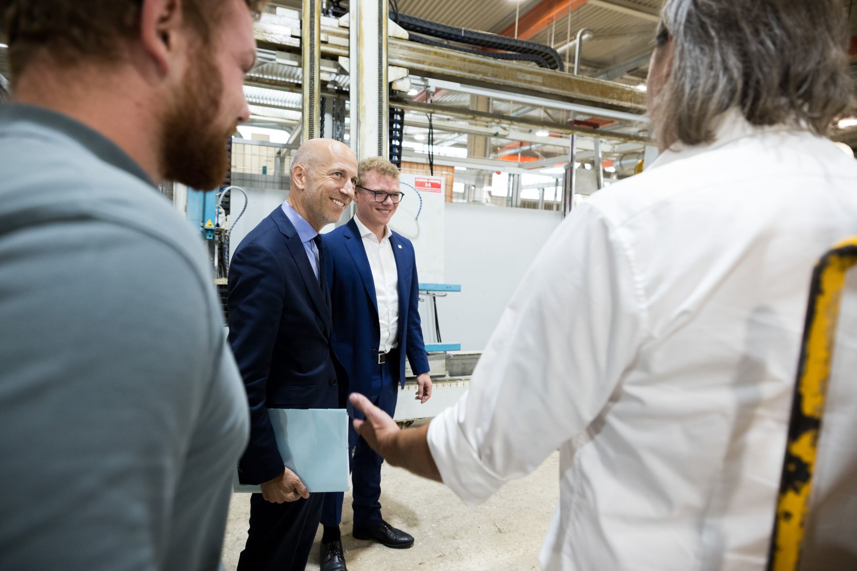 Am 6. September 2021 besuchte Bundesminister Martin Kocher (2.v.l.) im Rahmen seines Bundesl&auml;ndertags in der Steiermark die Gaulhofer Industrieholding.
