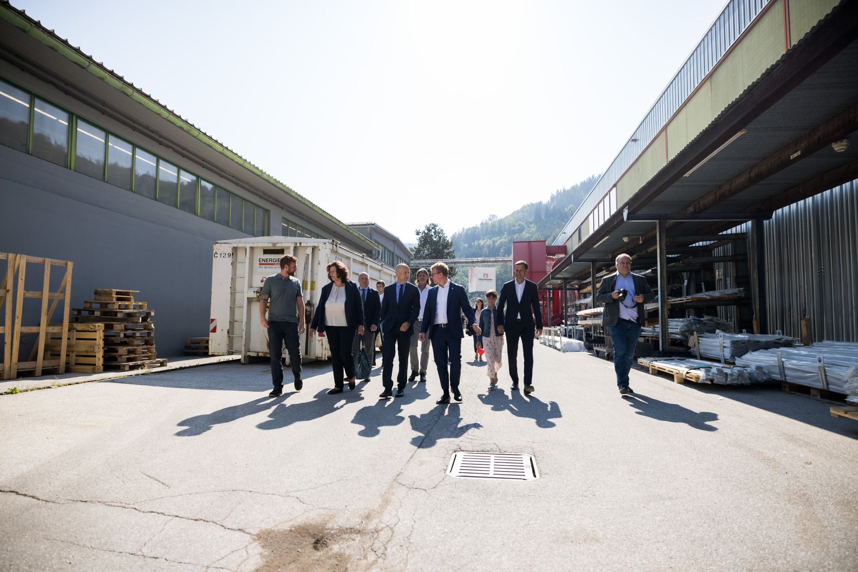 Am 6. September 2021 besuchte Bundesminister Martin Kocher (3.v.l.) im Rahmen seines Bundesl&auml;ndertags in der Steiermark die Gaulhofer Industrieholding.