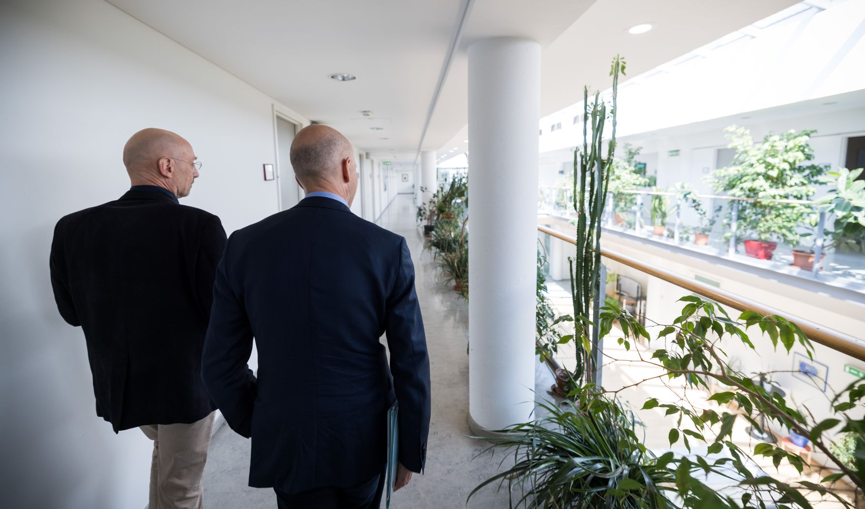 Am 6. September 2021 besuchte Bundesminister Martin Kocher (r.) im Rahmen seines Bundesl&auml;ndertags in der Steiermark die AI Steiermark.