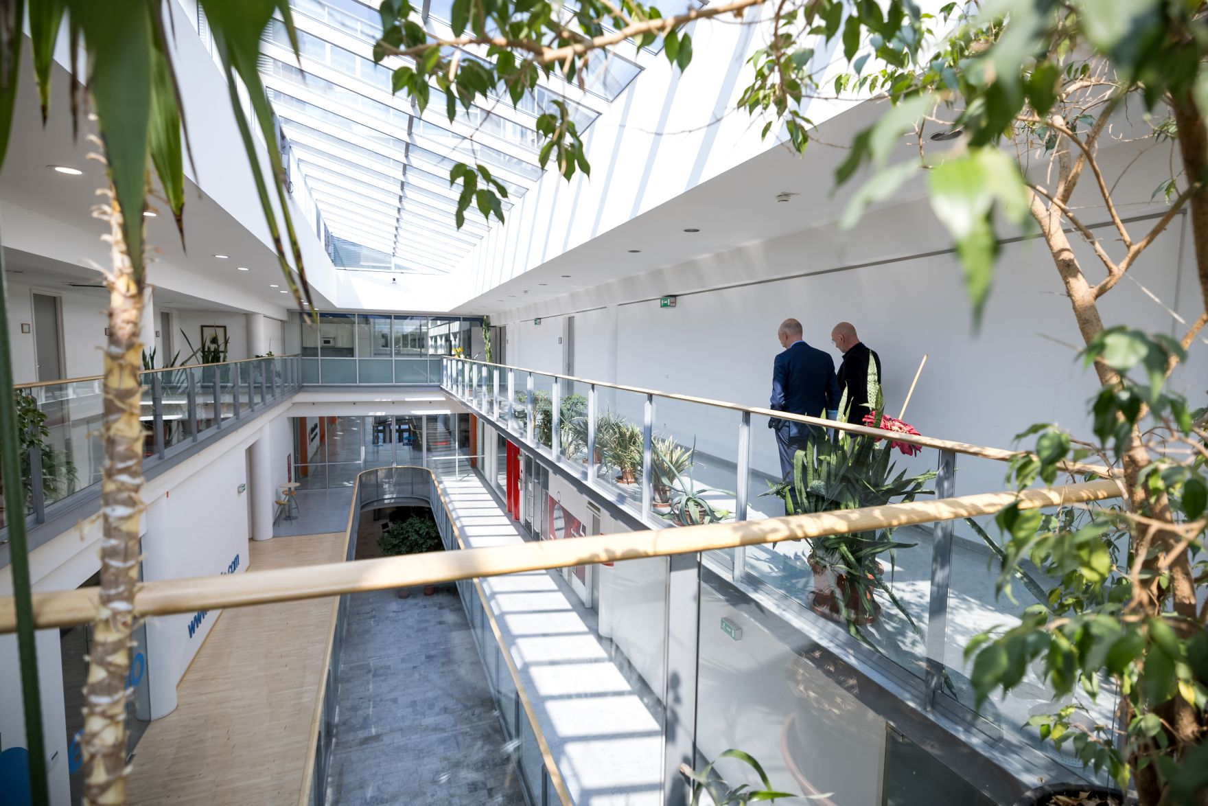 Am 6. September 2021 besuchte Bundesminister Martin Kocher (l.) im Rahmen seines Bundesl&auml;ndertags in der Steiermark die AI Steiermark.