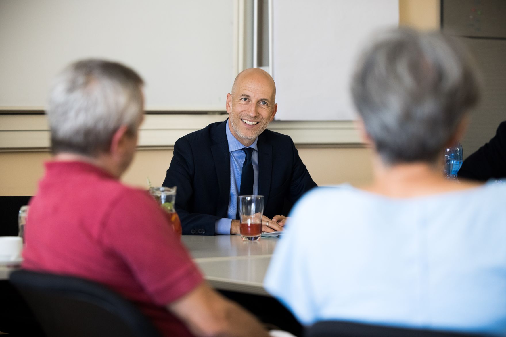Am 6. September 2021 besuchte Bundesminister Martin Kocher (m.) im Rahmen seines Bundesl&auml;ndertags in der Steiermark die AI Steiermark.