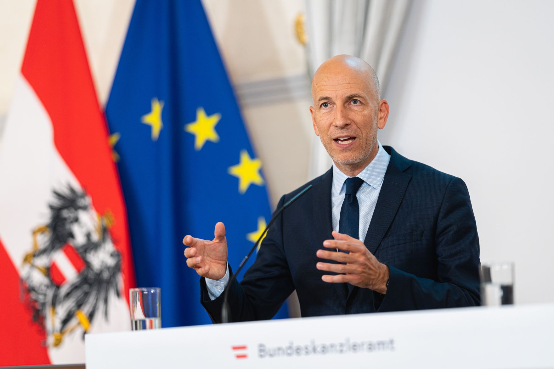 Am 10. September 2021 nahm Bundesminister Martin Kocher (im Bild) an einer Pressekonferenz nach einem Inklusionsgipfel im Bundeskanzleramt teil.