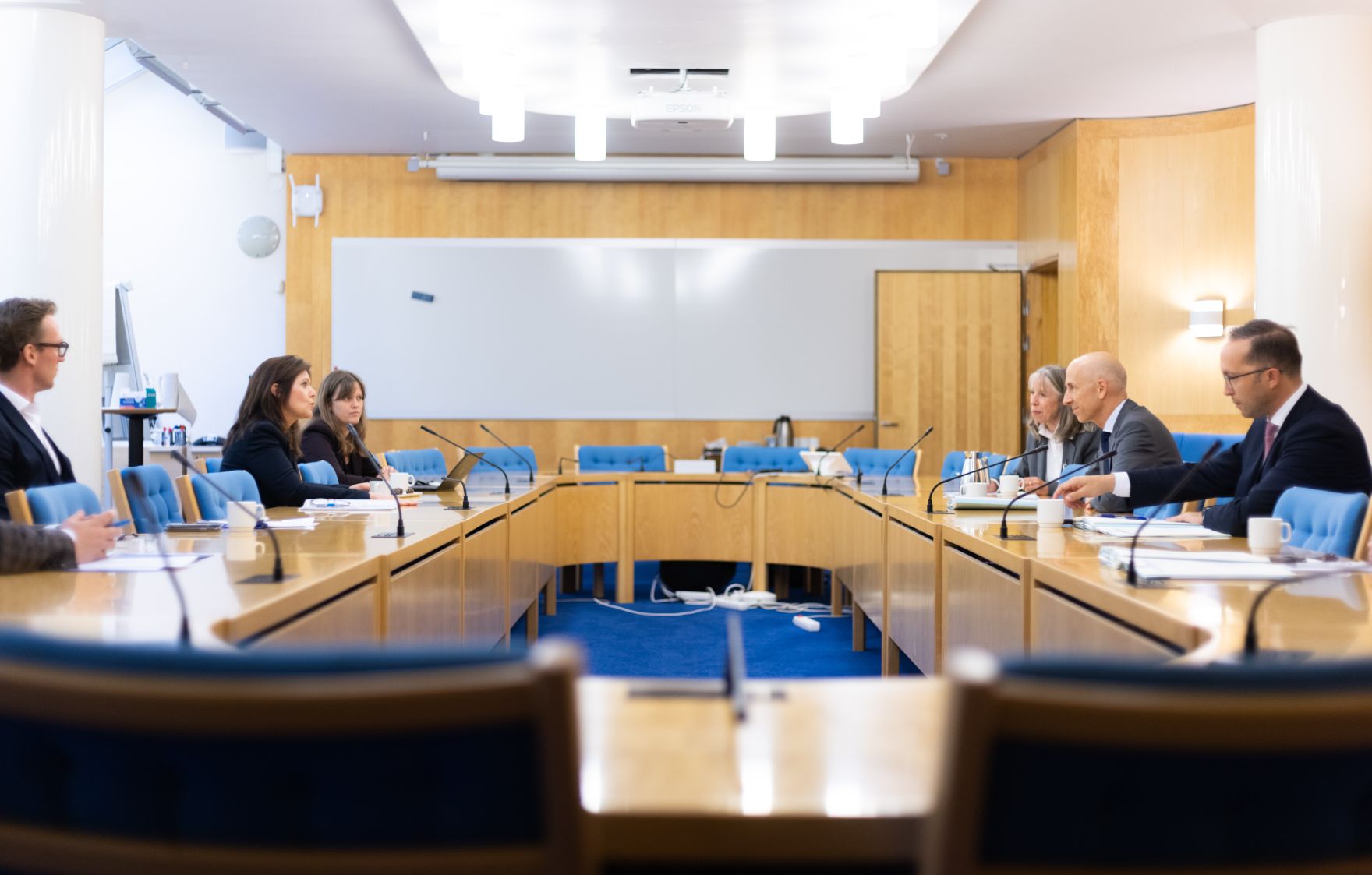 Am 22. September 2021 reiste Bundesminister Martin Kocher (2.v.r.) zu einem Arbeitsbesuch nach Stockholm. Im Bild mit der schwedischen Arbeitsministerin Eva Nordmark (2.v.l.).