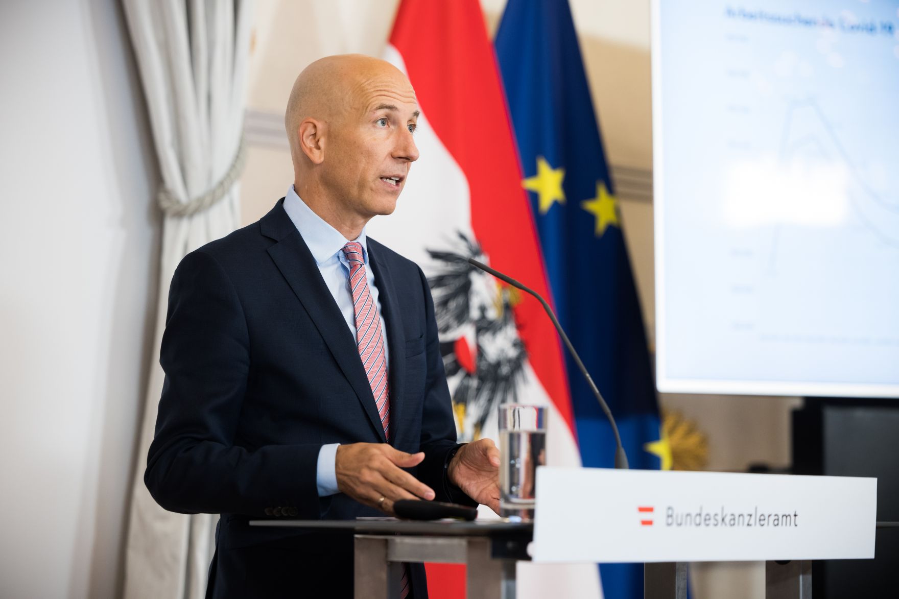 Am 28. September 2021 fand eine Pressekonferenz zur aktuellen Lage am Arbeitsmarkt statt. Im Bild Bundesminister Martin Kocher.