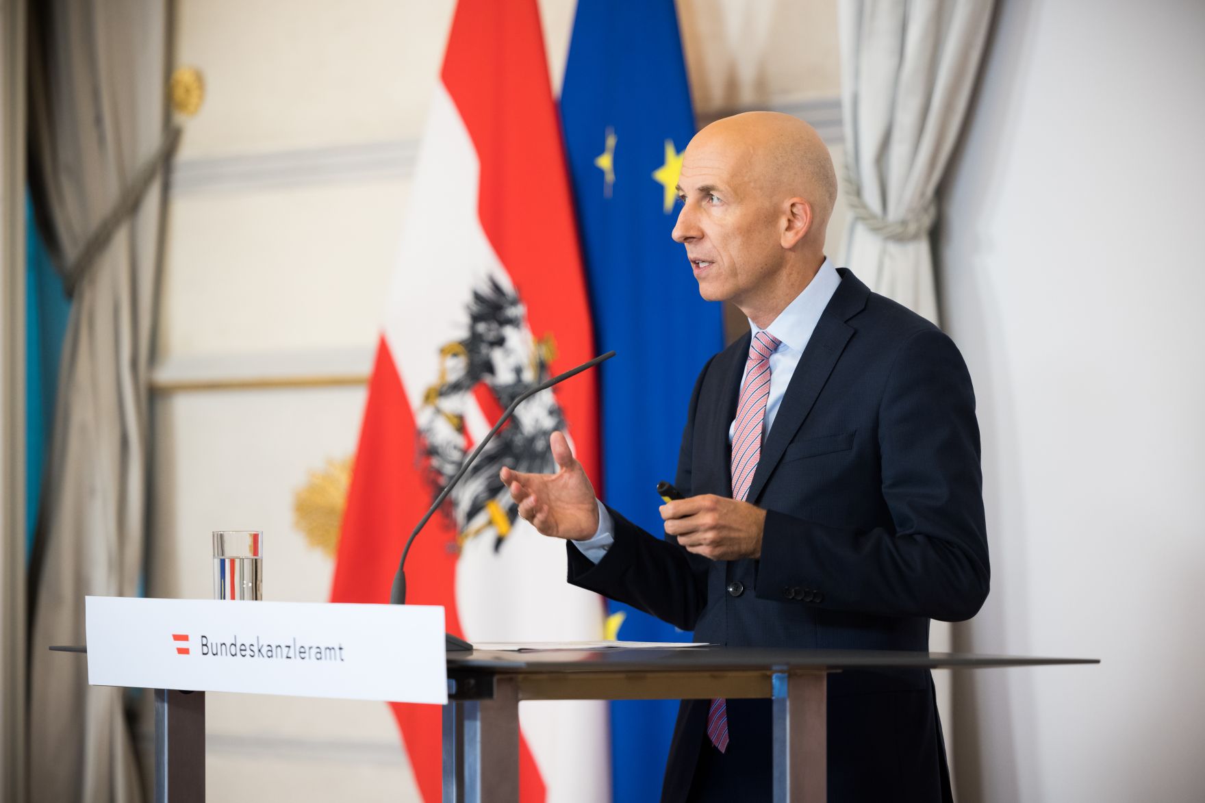 Am 28. September 2021 fand eine Pressekonferenz zur aktuellen Lage am Arbeitsmarkt statt. Im Bild Bundesminister Martin Kocher.