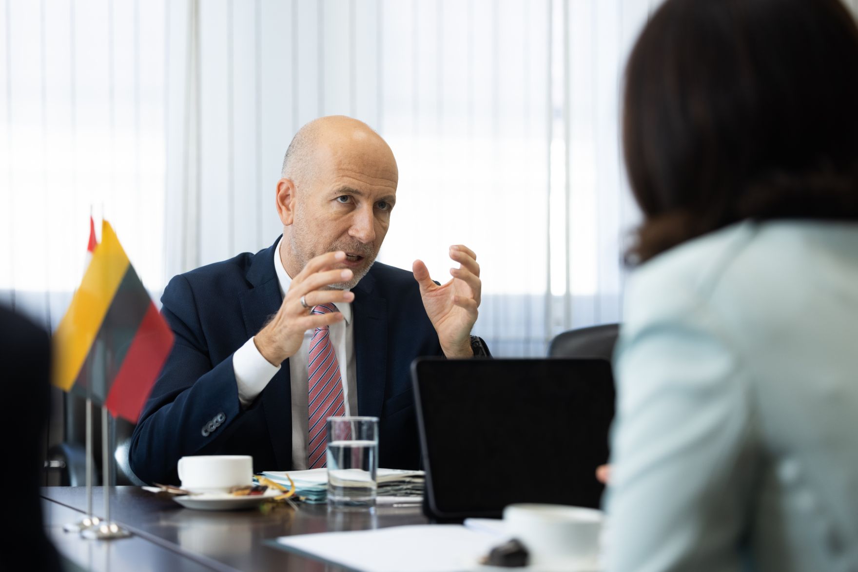 Am 5. Oktober 2021 reiste Bundesminister Martin Kocher (l.) zu einem Arbeitsbesuch nach Vilnius. Im Bild mit der litauischen Arbeits- und Sozialministerin Monika Navickienė (r.).