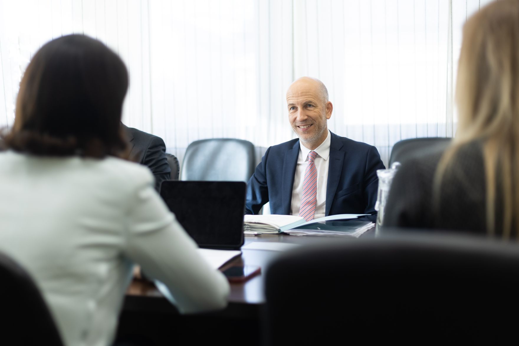 Am 5. Oktober 2021 reiste Bundesminister Martin Kocher (r.) zu einem Arbeitsbesuch nach Vilnius. Im Bild mit der litauischen Arbeits- und Sozialministerin Monika Navickienė (l.).