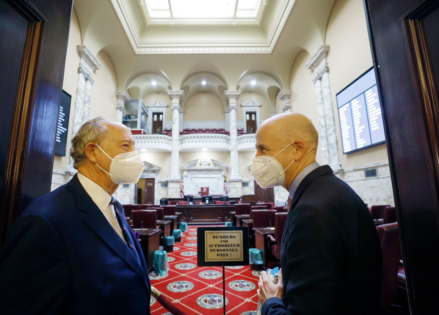 Am 18. Oktober 2021 reiste Bundesminister Martin Kocher (r.) zu einem mehrt&auml;gigen Arbeitsbesuch nach Washington. Im Bild mit dem Secretary of State von Maryland John Wobensmith (l.).