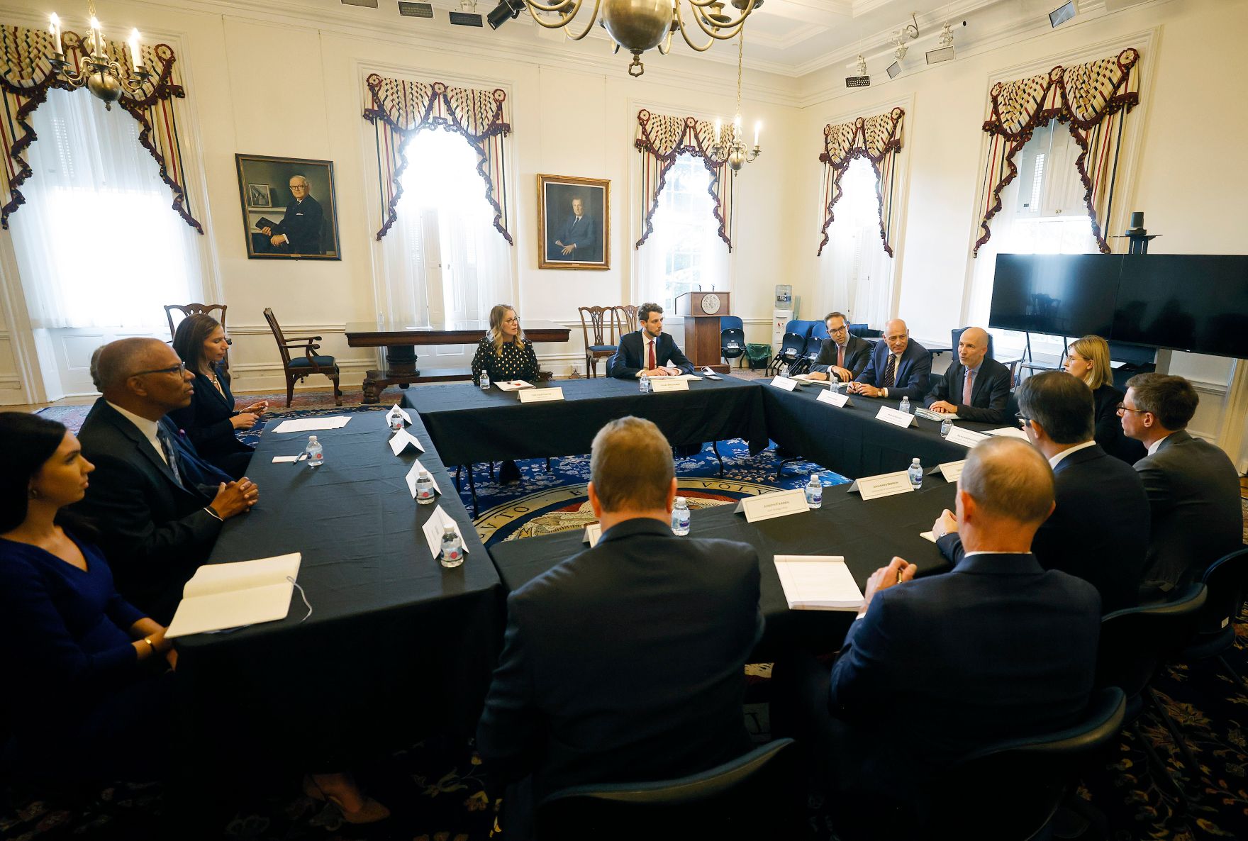 Am 18. Oktober 2021 reiste Bundesminister Martin Kocher zu einem mehrt&auml;gigen Arbeitsbesuch nach Washington. Im Bild mit dem Vizegouverneur Boyd Rutherford.