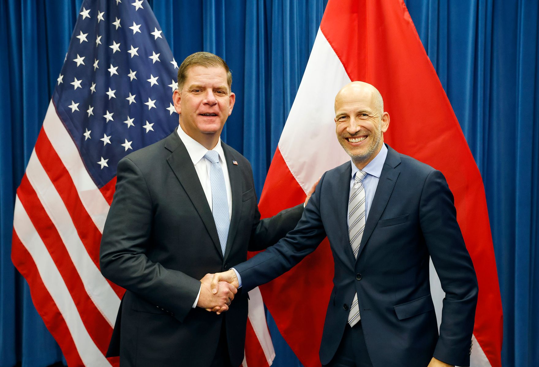Am 19. Oktober 2021 reiste Bundesminister Martin Kocher (r.) zu einem mehrt&auml;gigen Arbeitsbesuch nach Washington. Im Bild mit dem US Arbeitsminister Martin Walsh (l.).